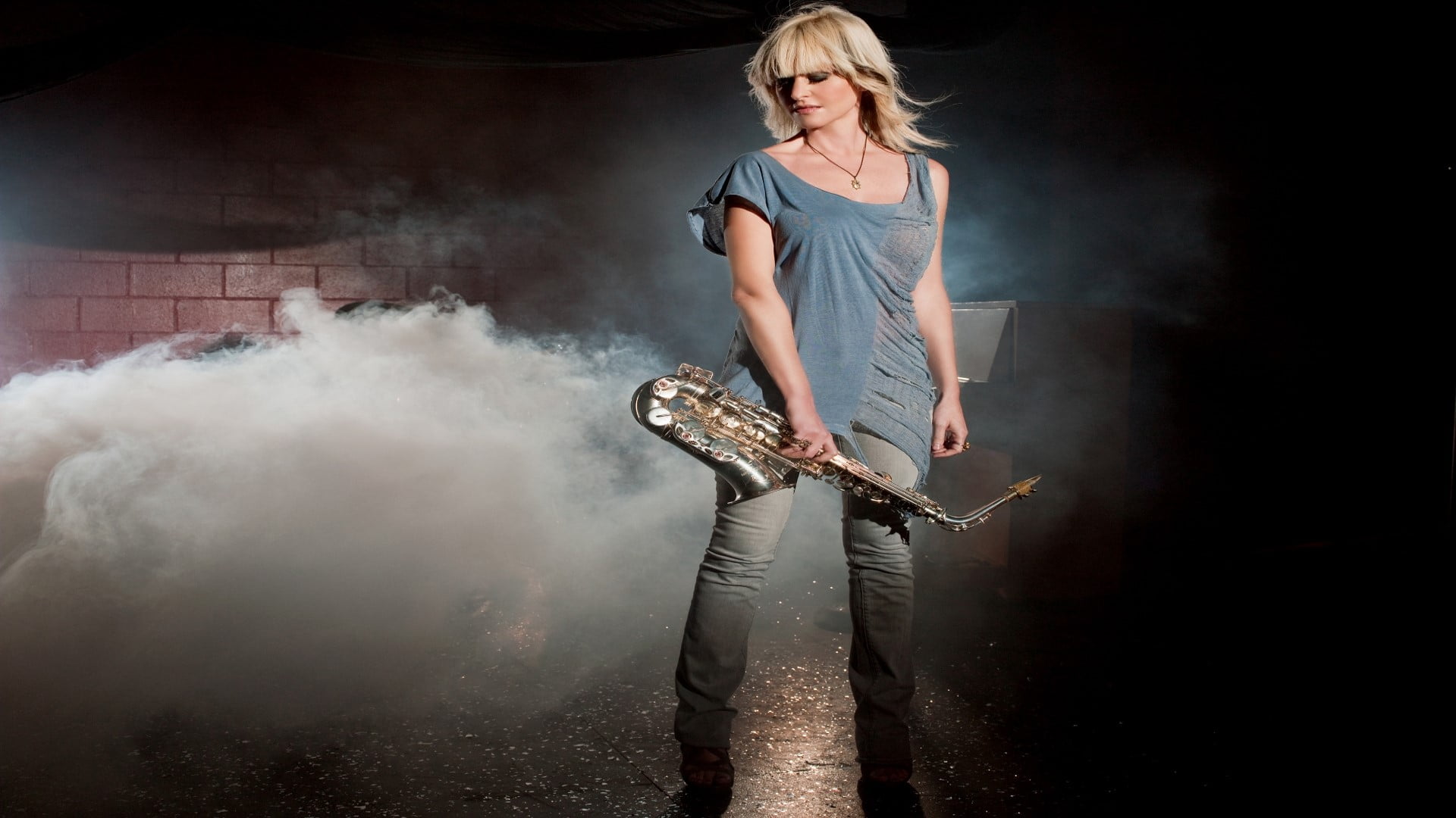 Smoke, stage, young women, black background, full length, holding, Mindi abair, beautiful woman, one person, Saxophone, studio shot, adult, three quarter length, HD Wallpaper