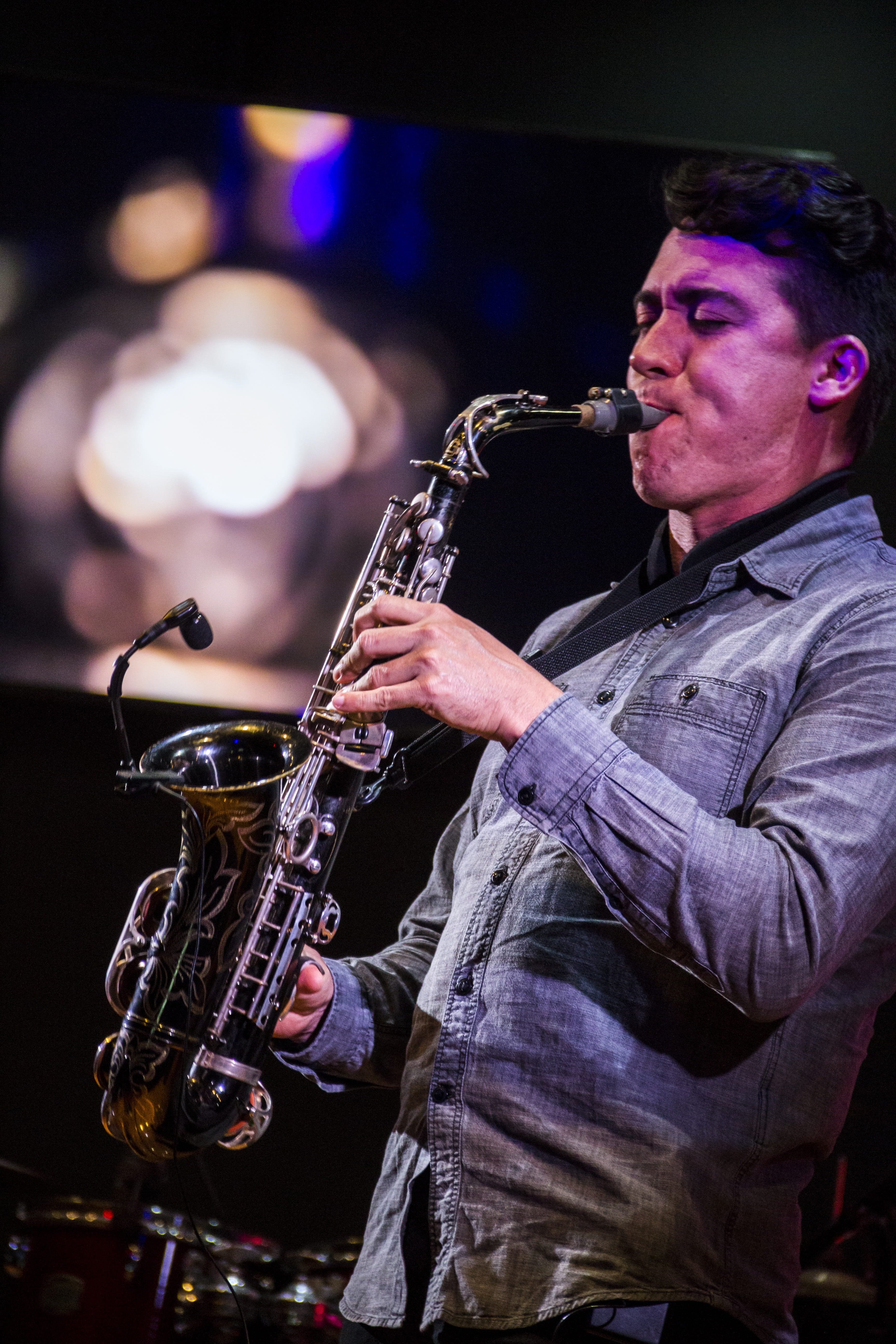 performance, saxophonist, arts culture and entertainment, instrument, night, sax, concert, skill, waist up, holding, saxophone, musical instrument, musician, Phone HD Wallpaper