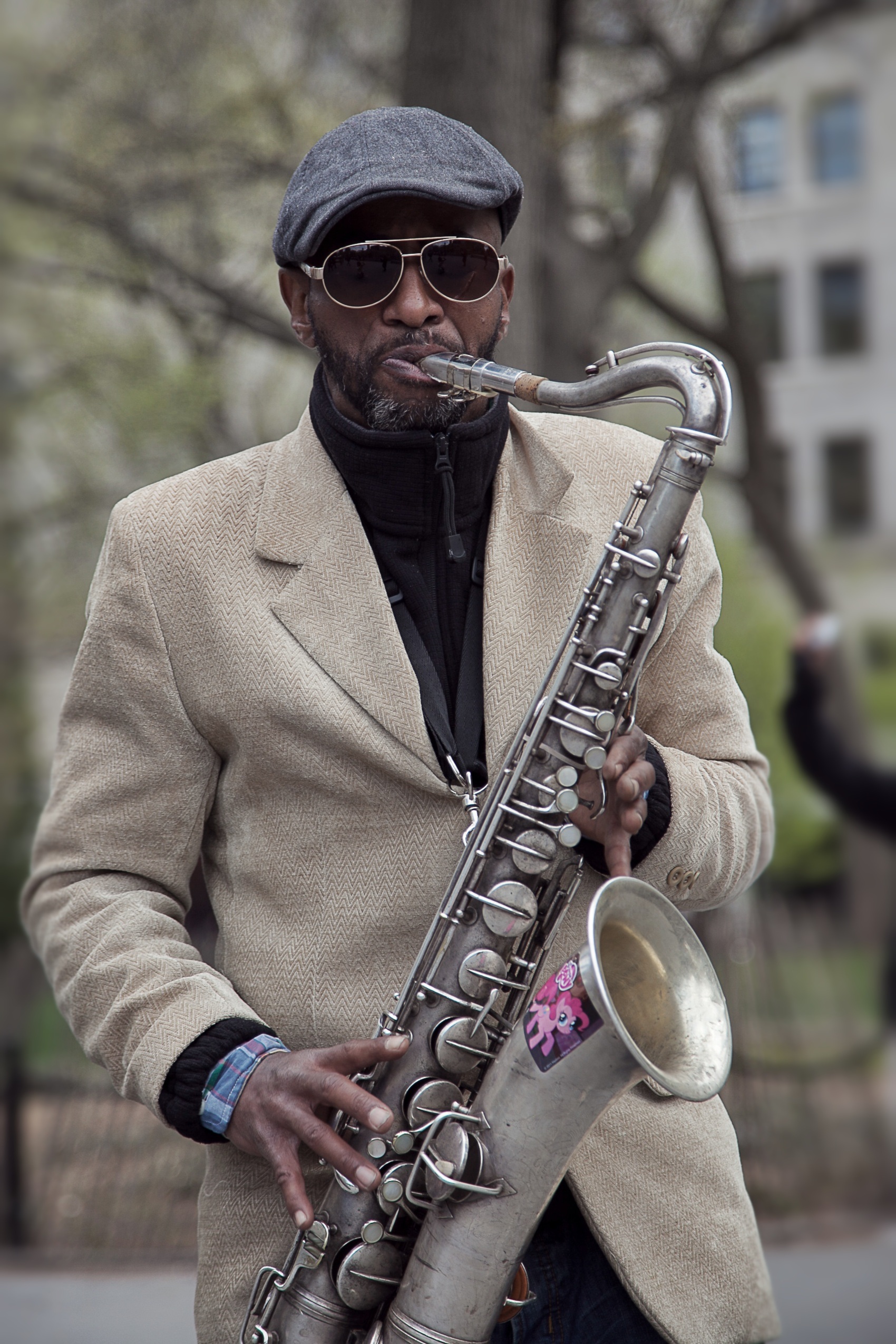 sound, glasses, sax, male, musical Instrument, suit, clothing, men, brass, play, saxophonist, new york, males, performer, artist, music, acoustic, mature men, Phone HD Wallpaper