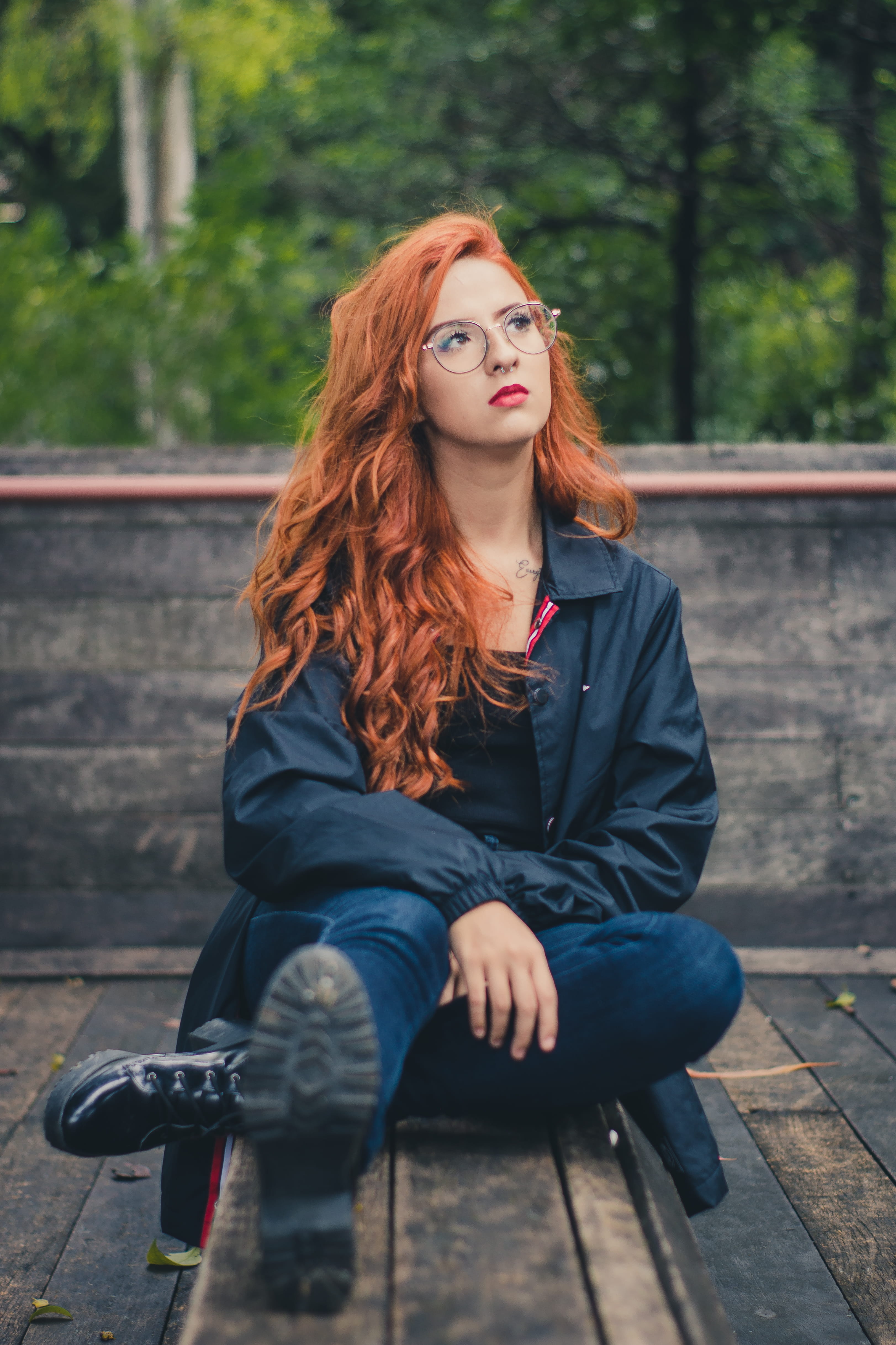 black, sit, young women, beautiful woman, teenager, beauty, hairstyle, sitting, long hair, urban, lifestyles, casual clothing, table, red hair, real people, Phone HD Wallpaper
