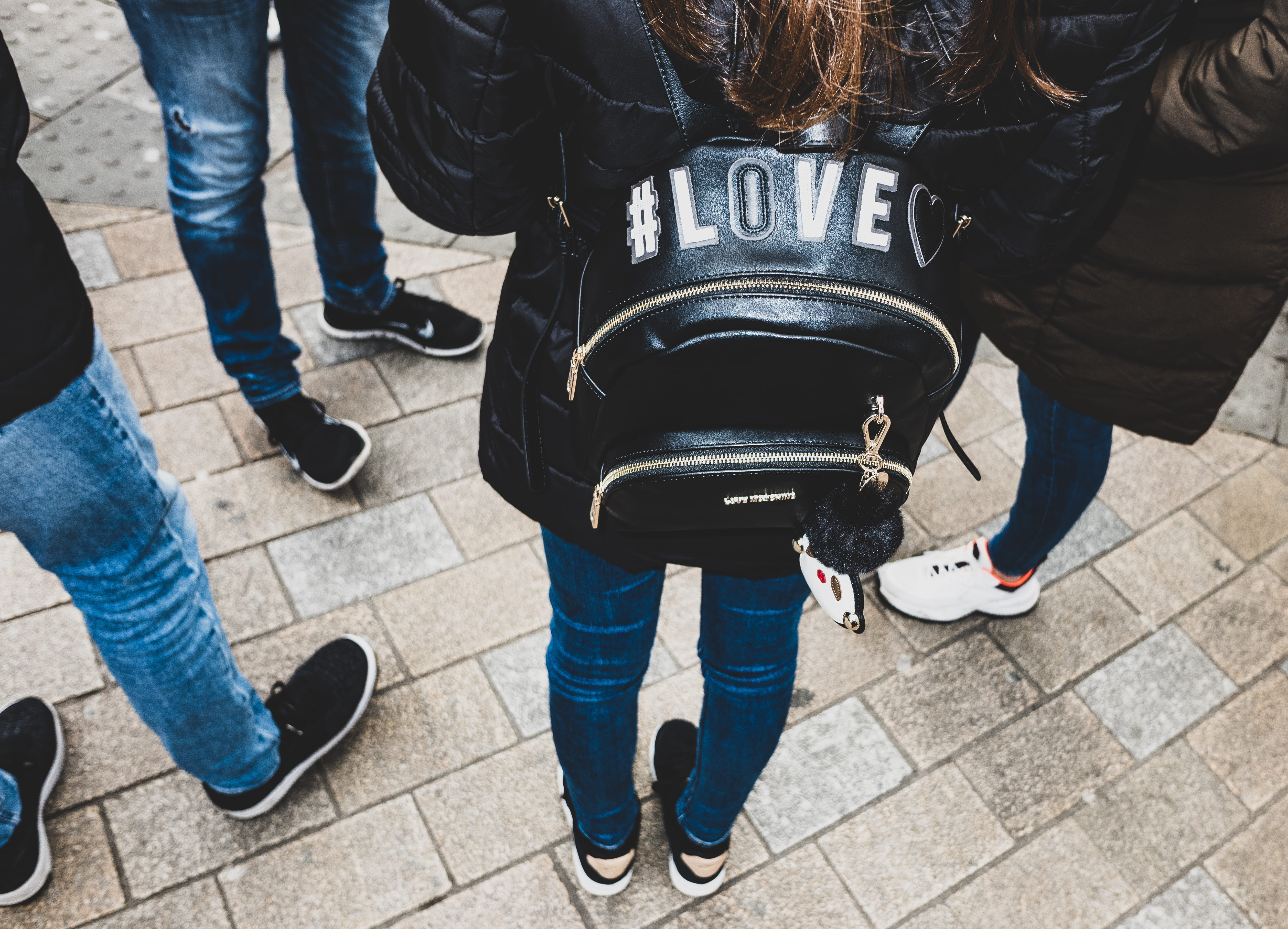 shoe, lifestyles, 4K, coat, overcoat, footwear, footpath, human leg, helmet, low section, street, group of people, people, human body part, clothing, jeans, HD Wallpaper