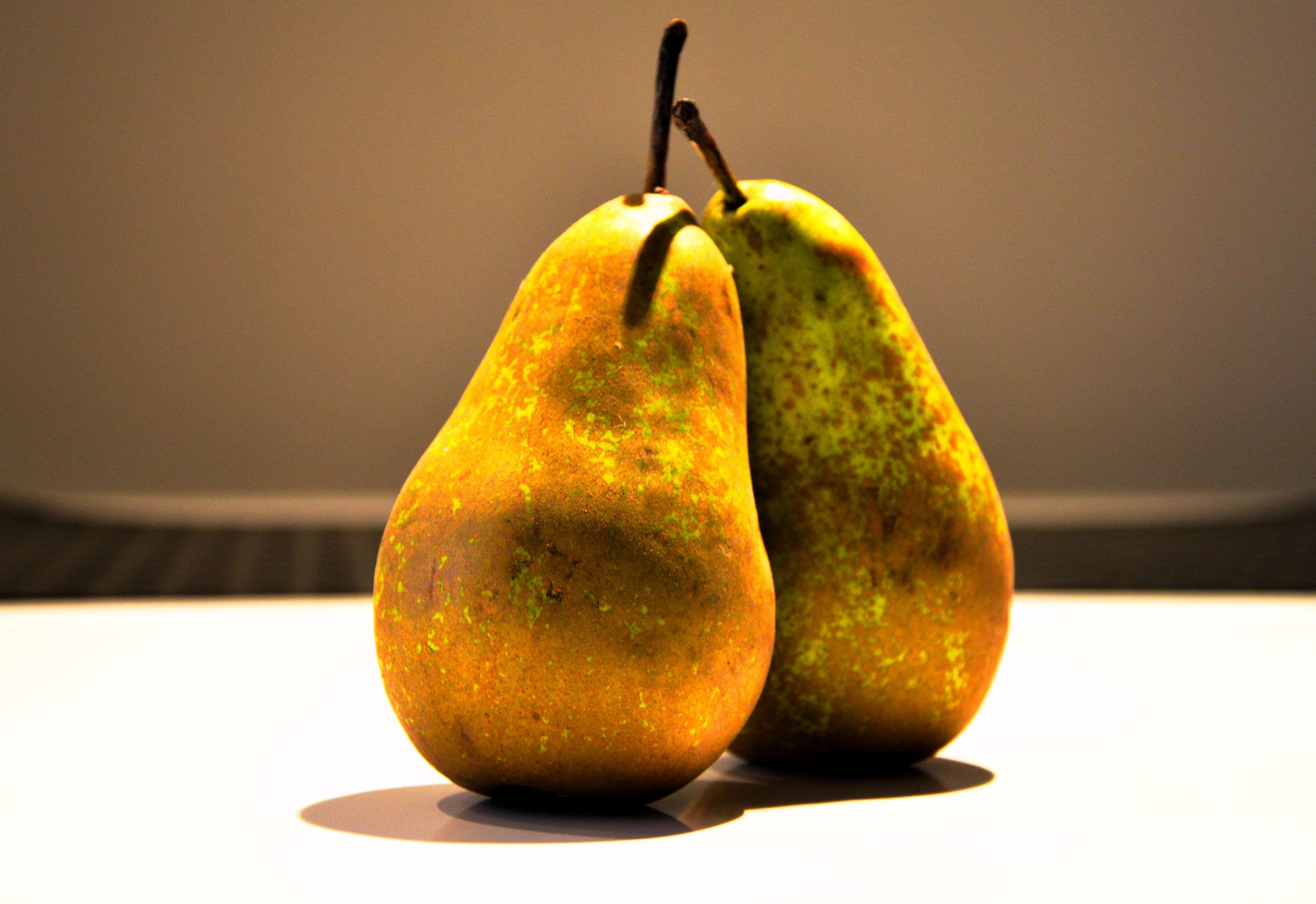indoors, close-up, wellbeing, juicy, ripe, apple - fruit, nature, single object, studio shot, pears, focus on foreground, shadow, food, table, two objects, HD Wallpaper