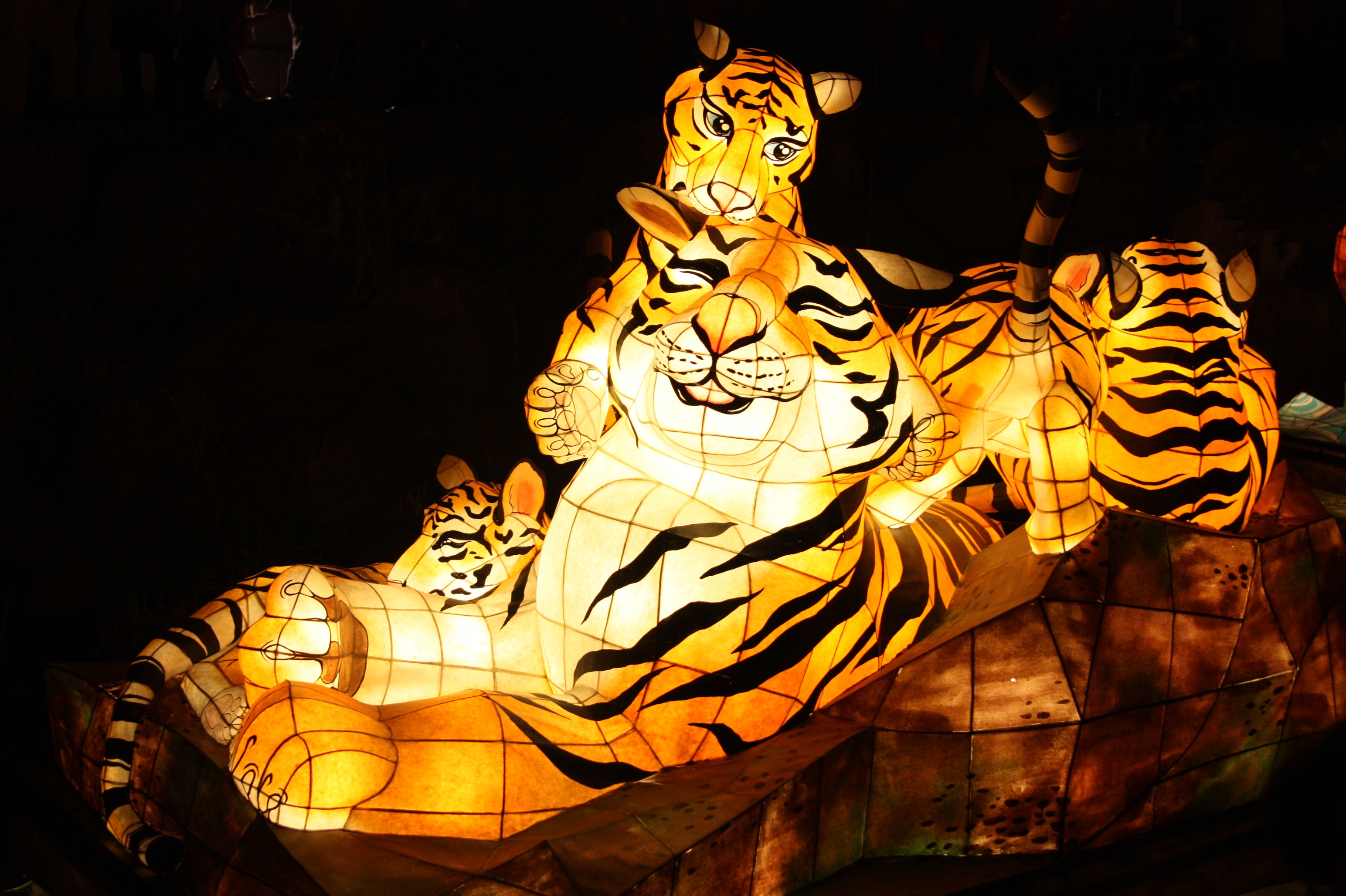 place of worship, no people, ornate, art and craft, tiger, lantern festival, spirituality, sculpture, cheonggyecheon stream, human representation, religion, HD Wallpaper