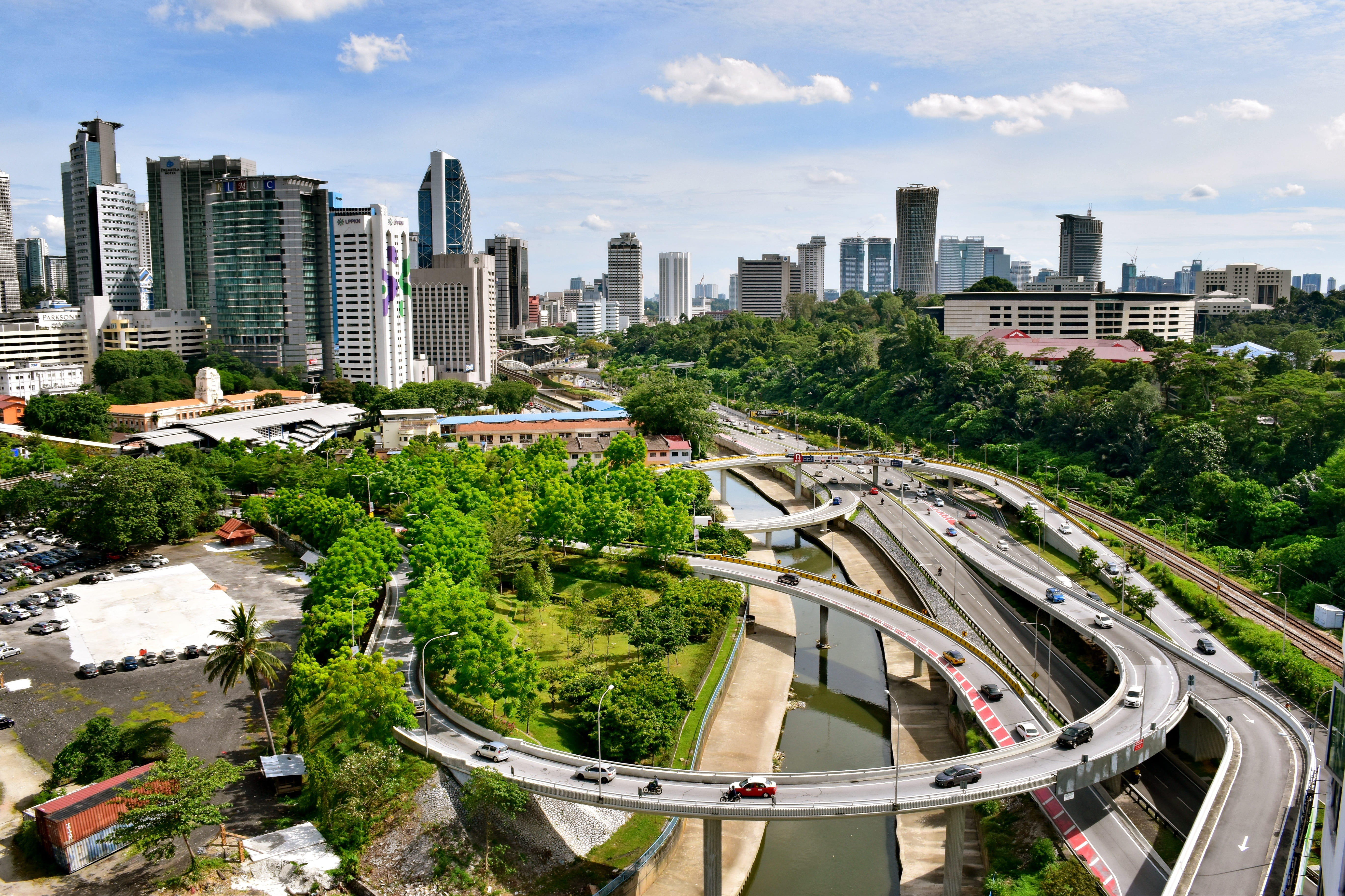 5K, multiple lane highway, modern, construction, tall - high, banner, city life, exterior, outdoors, built structure, city, urban, panorama, road, sky, HD Wallpaper