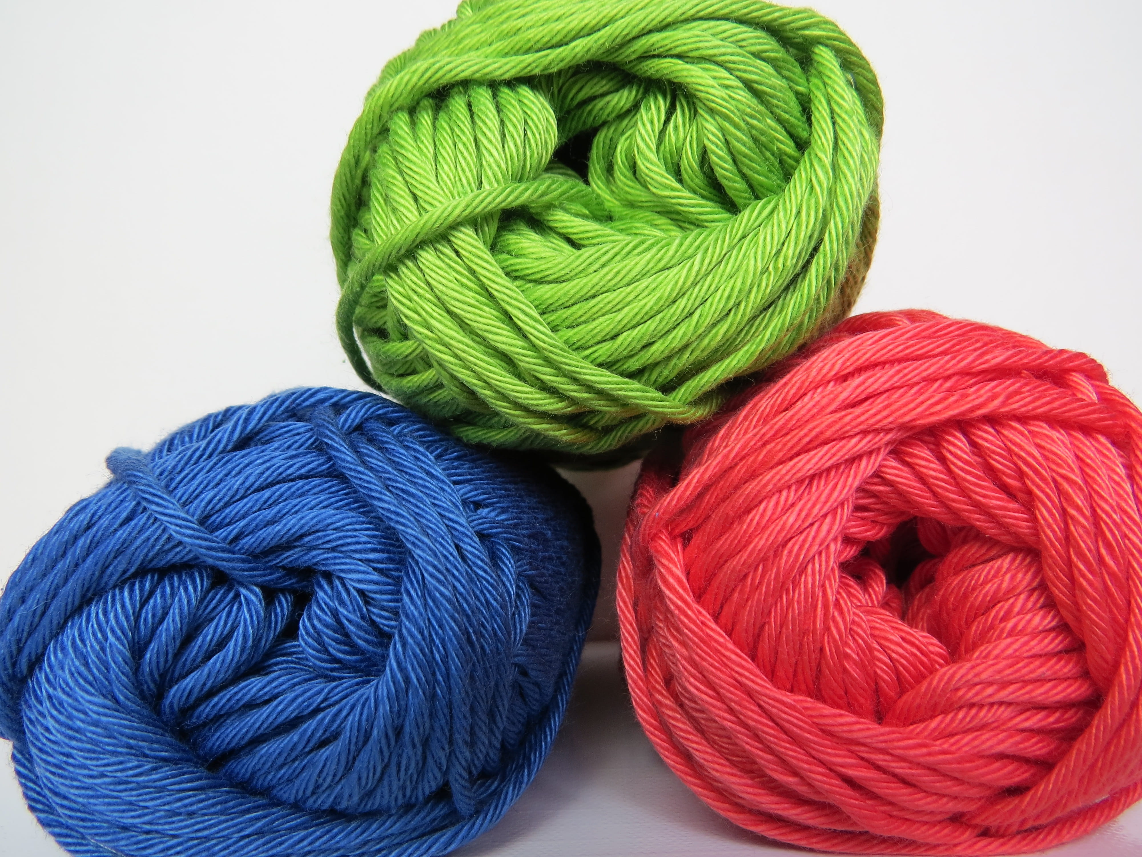 CatS Cradle, pattern, yarn, turquoise colored, studio shot, Knit, tangle, 4K, material, three, no people, white, craft, close-up, ball of wool, background, HD Wallpaper