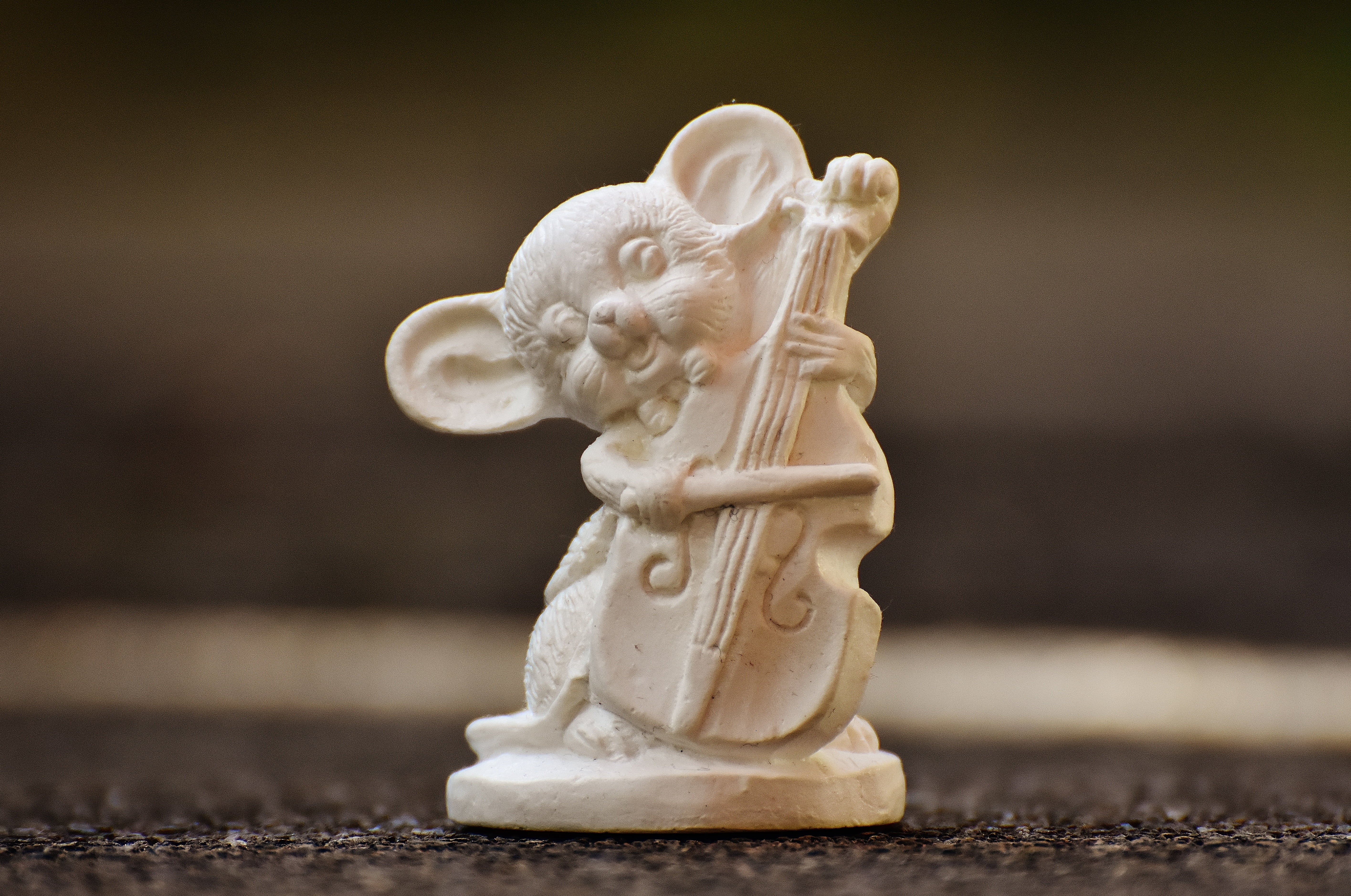 indoors, gypsum, purity, mouse, 5K, statue, funny, angel, art and craft, creativity, nature, instrument, focus on foreground, blank, music, human representation, HD Wallpaper
