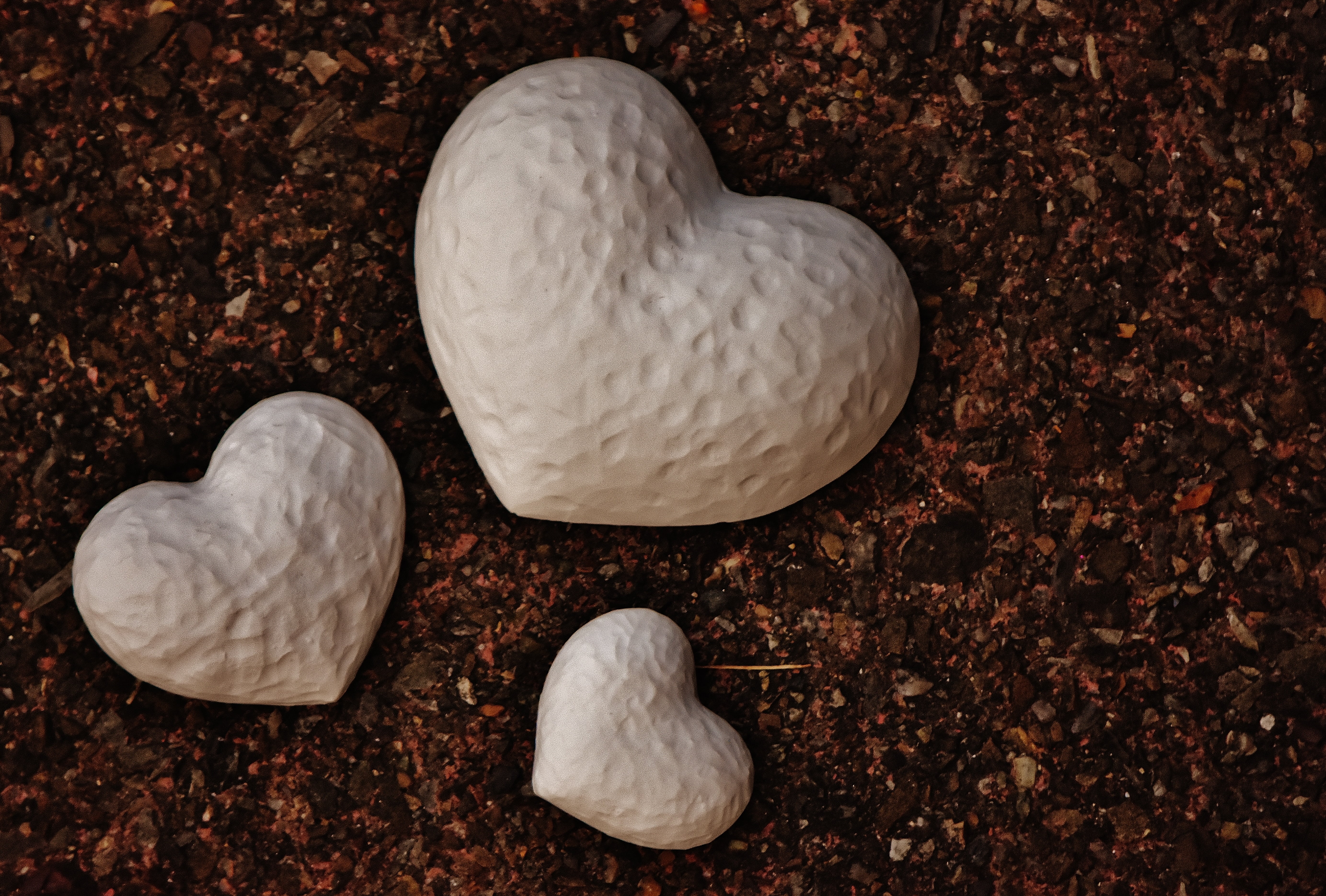 pebble, food and drink, three, affection, stone, decors, solid, rock, white, connectedness, positive emotion, greeting card, emotion, romantic, food, close-up, HD Wallpaper