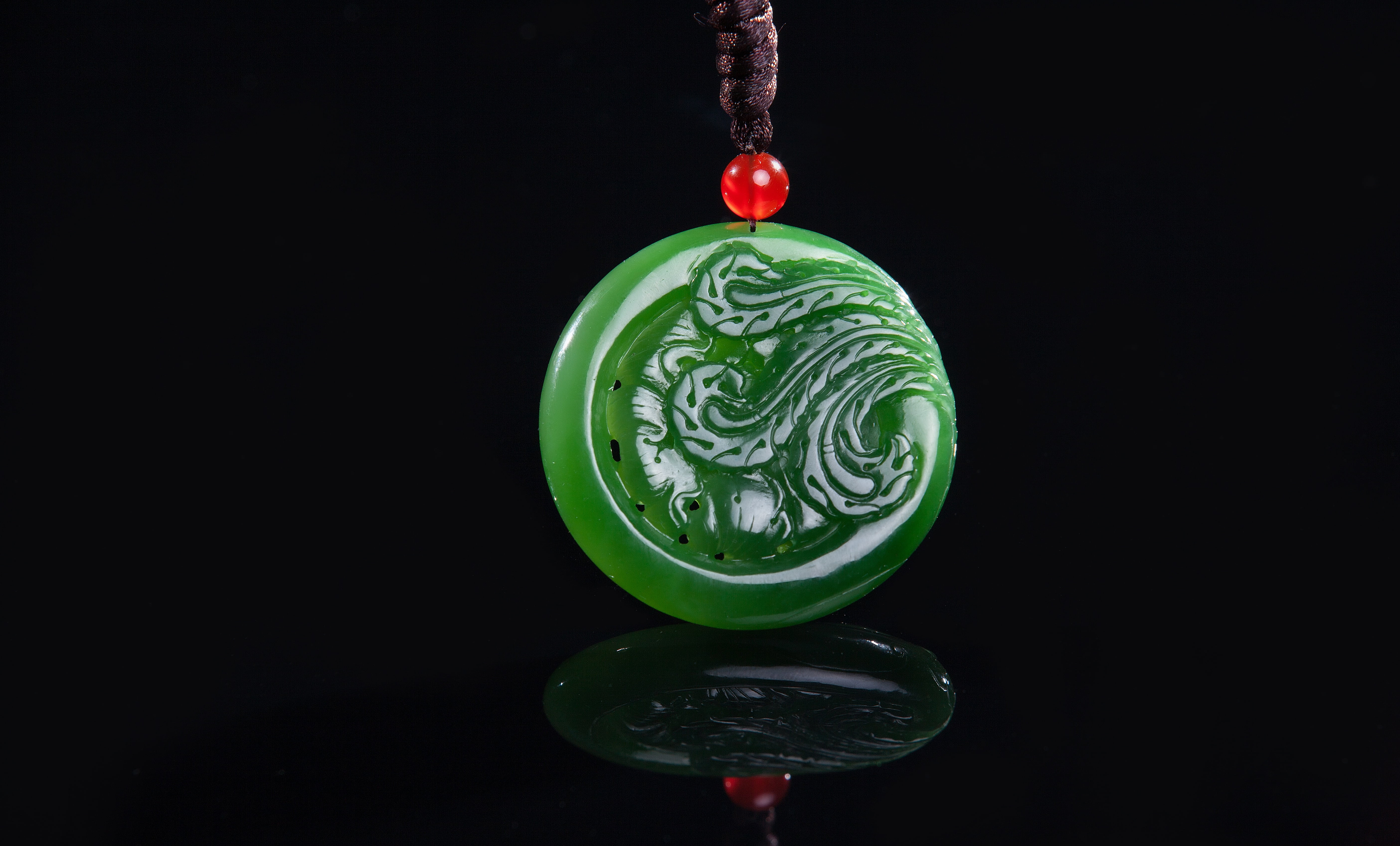indoors, green color, leaf, copy space, pendant, drop, nest interference, jasper, festival, no people, decoration, single object, food, drink, studio shot, HD Wallpaper