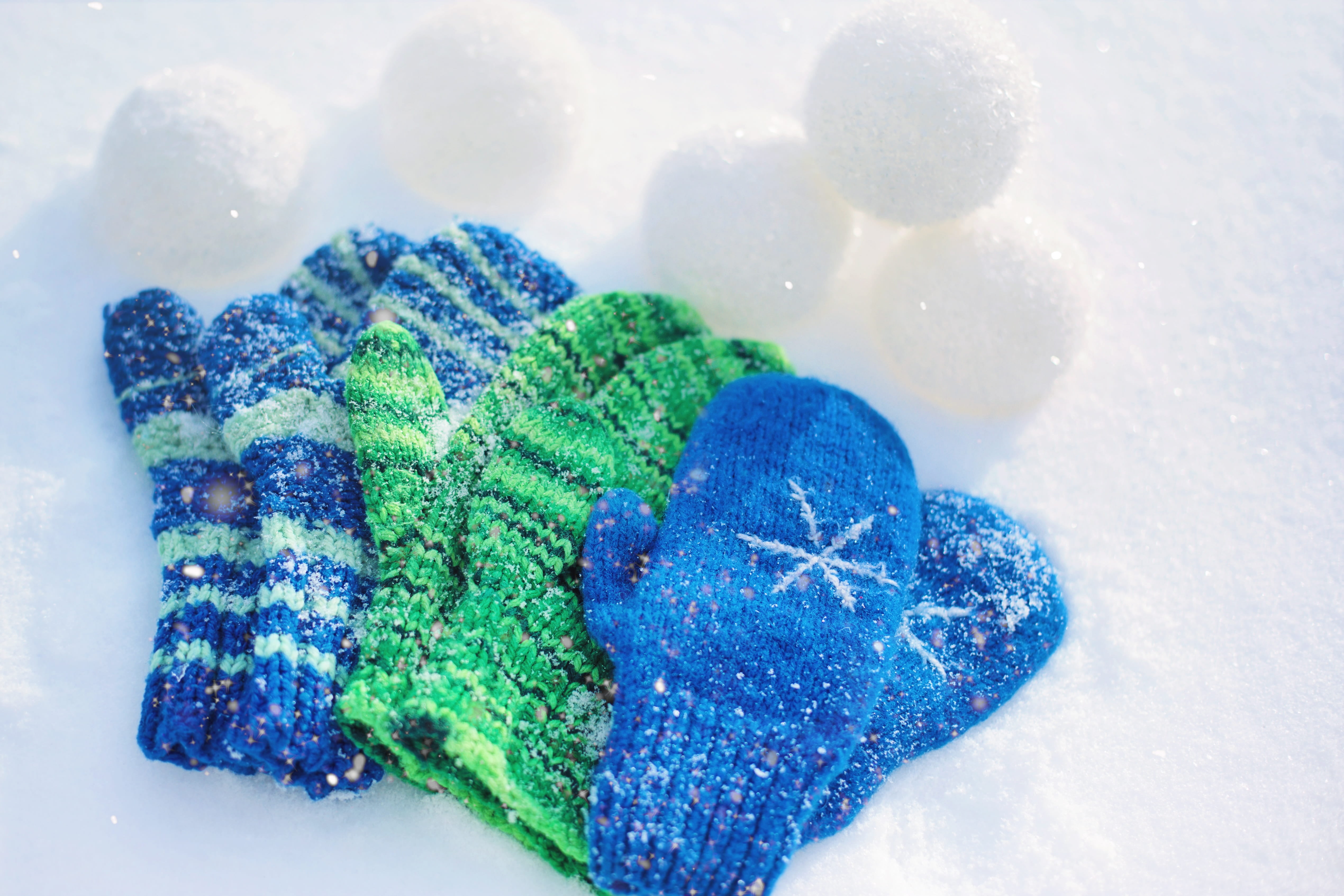 blue, gloves, white background, food and drink, snowy, day, 4K, pairs, food, winter, xmas, snow balls, high angle view, snowballs, cold temperature, seasonal, HD Wallpaper