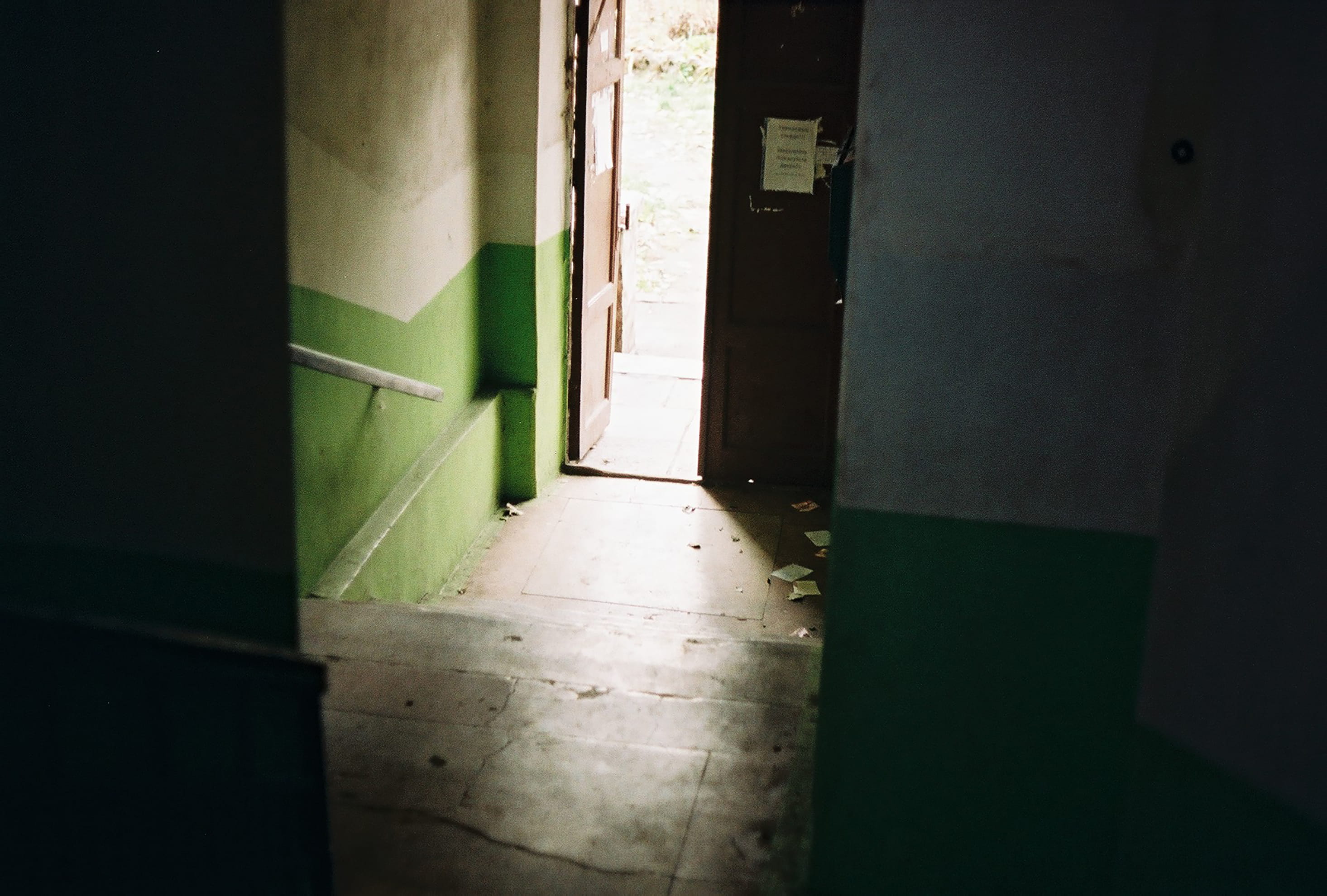 flooring, building, soviet, alleyway, empty, corridor, green, shadow, open, architecture, street, nature, entrance, door, city, house, no people, alley, HD Wallpaper