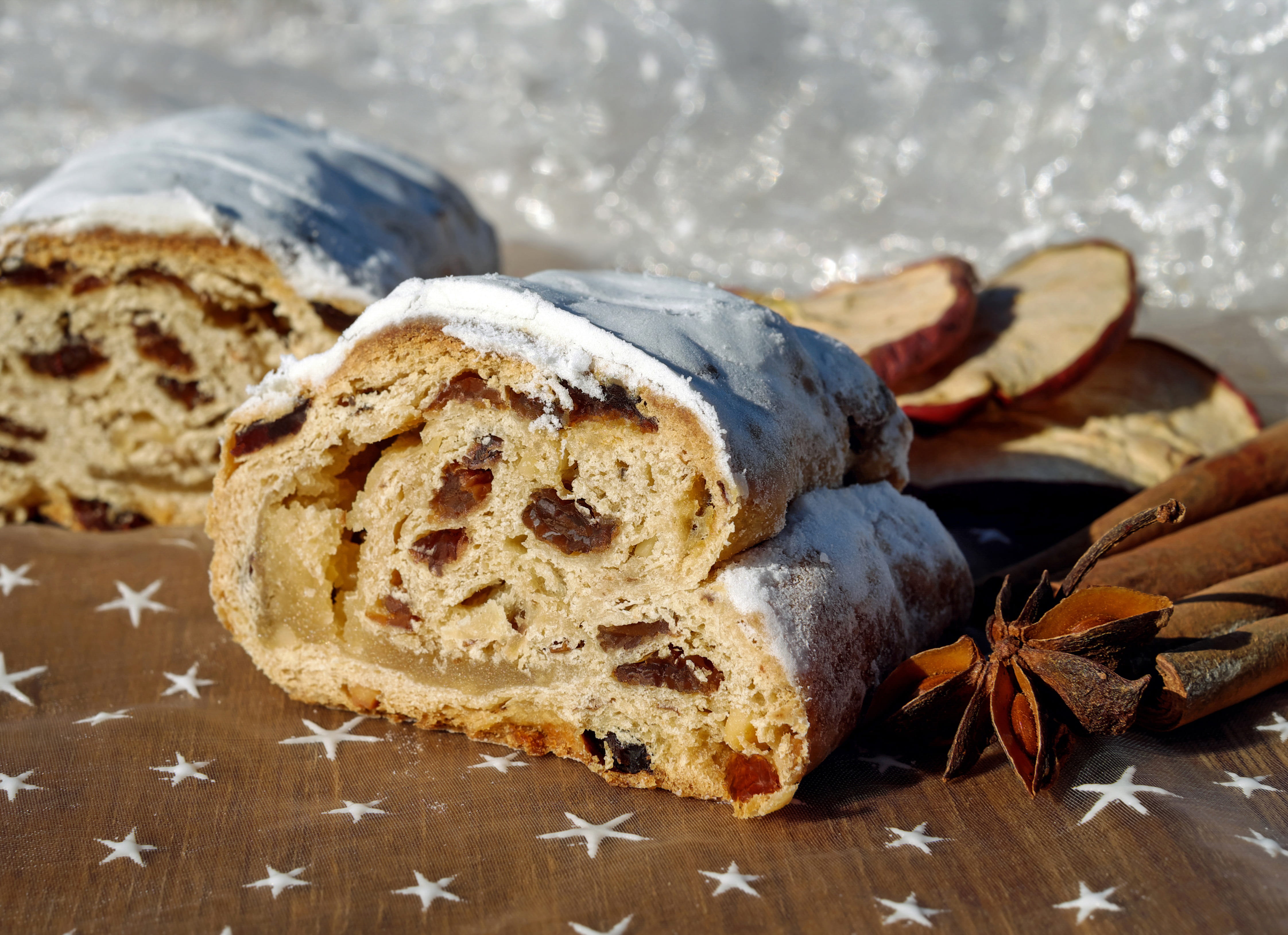 christmas sweets, bread, christmas time, 4K, indoors, fruity, christmas cake, food, christmas baking, christmas, tunnel, ready-to-eat, fruit, raisin, freshness, HD Wallpaper