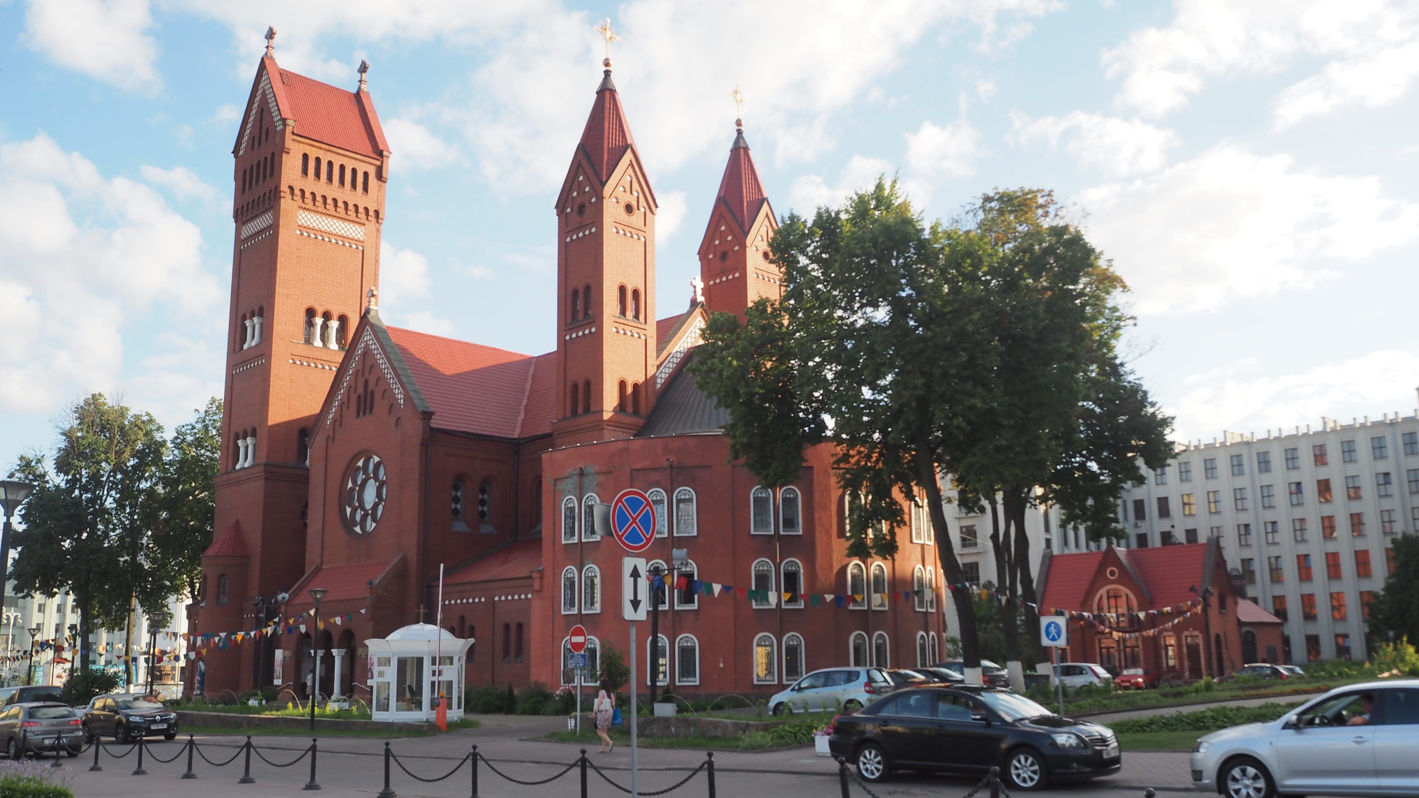 plant, place of worship, building, spire, land vehicle, cloud - sky, nature, city, transportation, 4K, building exterior, street, car, day, road, built structure, HD Wallpaper