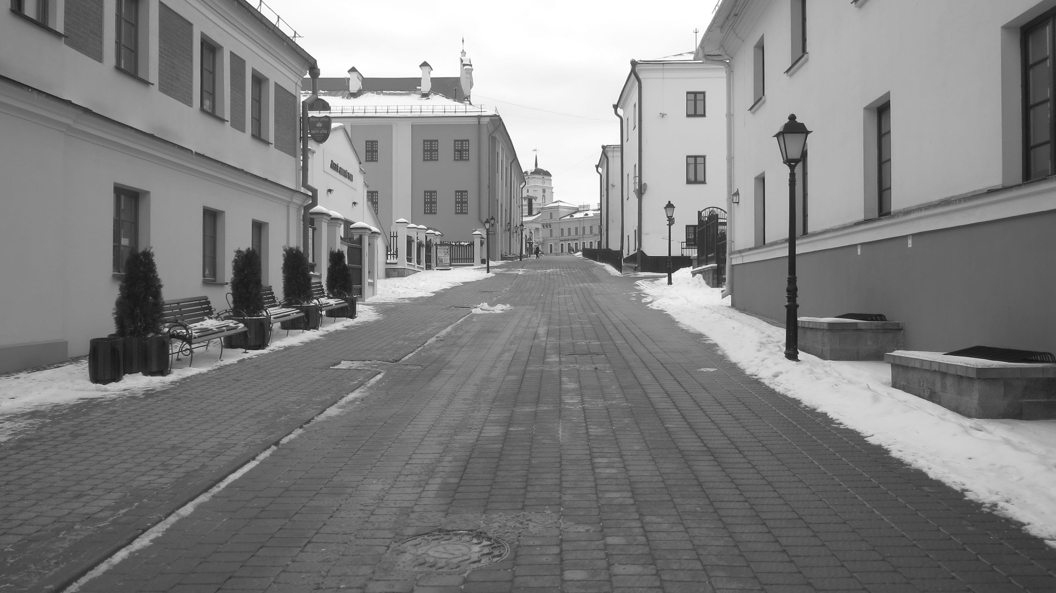 sky, no people, paving stone, беларусь, transportation, urban, human, town, long, architecture, diminishing perspective, 2K, street, alleyway, cobblestone, HD Wallpaper