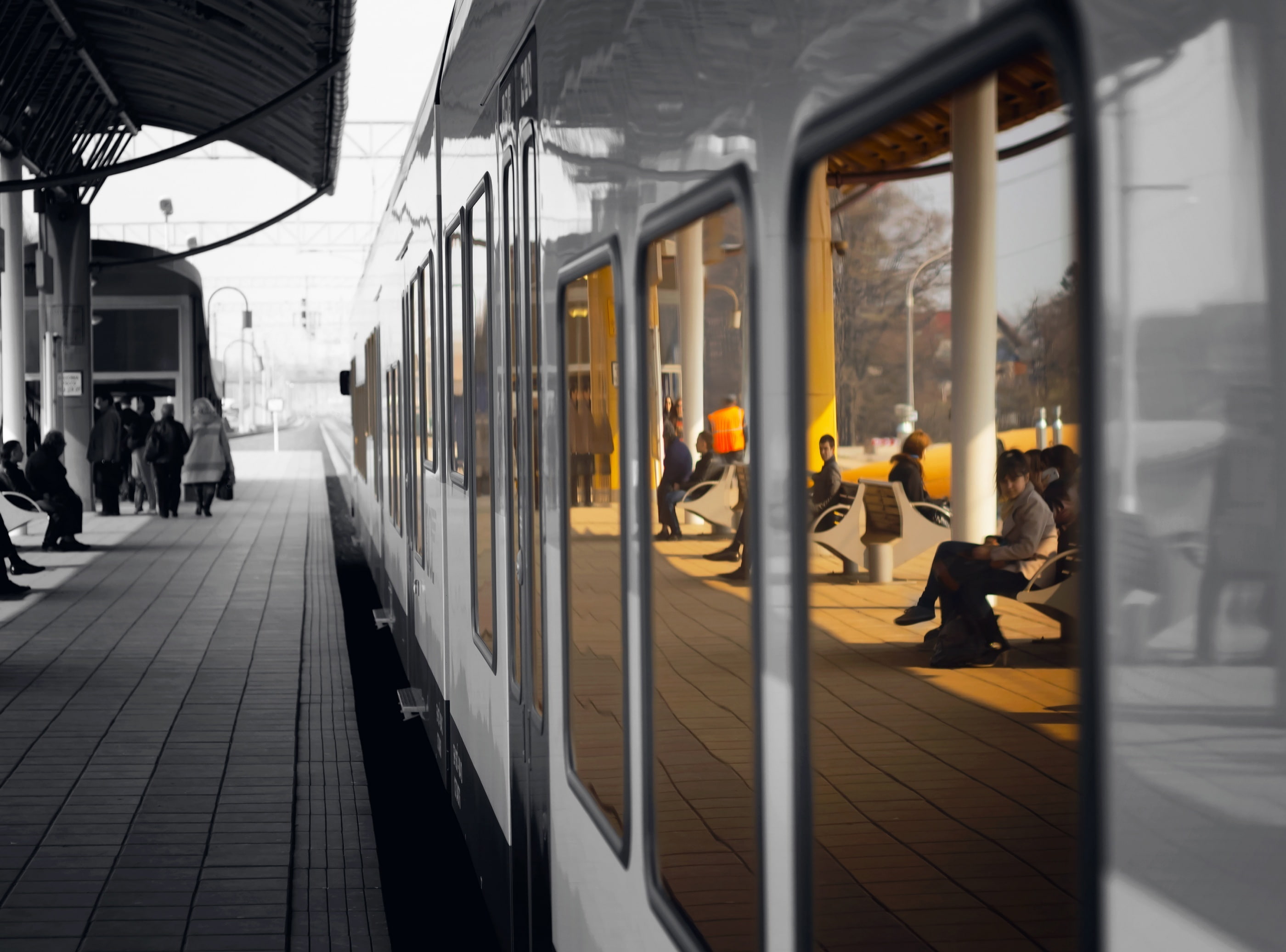 architecture, minsk, women, public transportation, group of people, another reality, men, railroad station platform, 2K, lifestyles, Black and White, mirror, HD Wallpaper