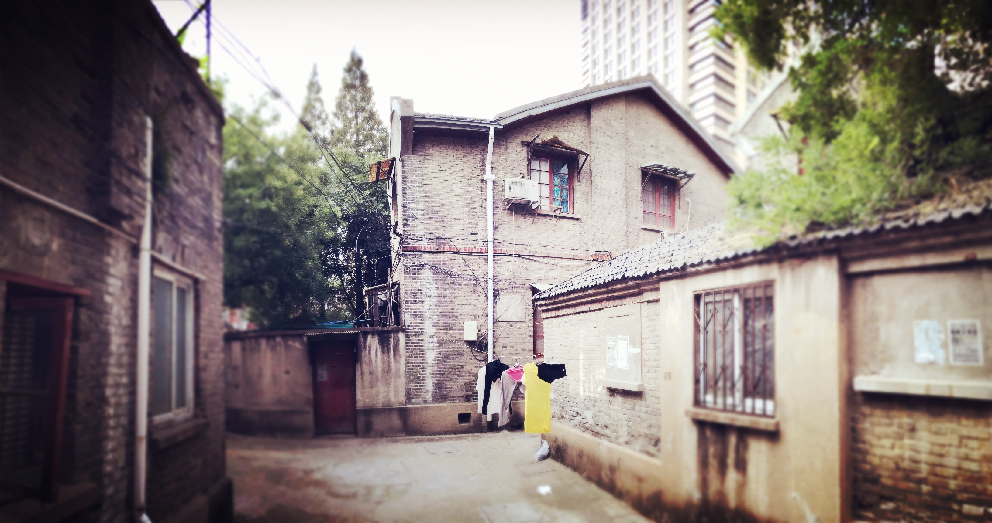 residential district, street, wall, the way forward, architecture, house, 2K, selective focus, building, window, nature, day, old, outdoors, alley, republic of china, HD Wallpaper