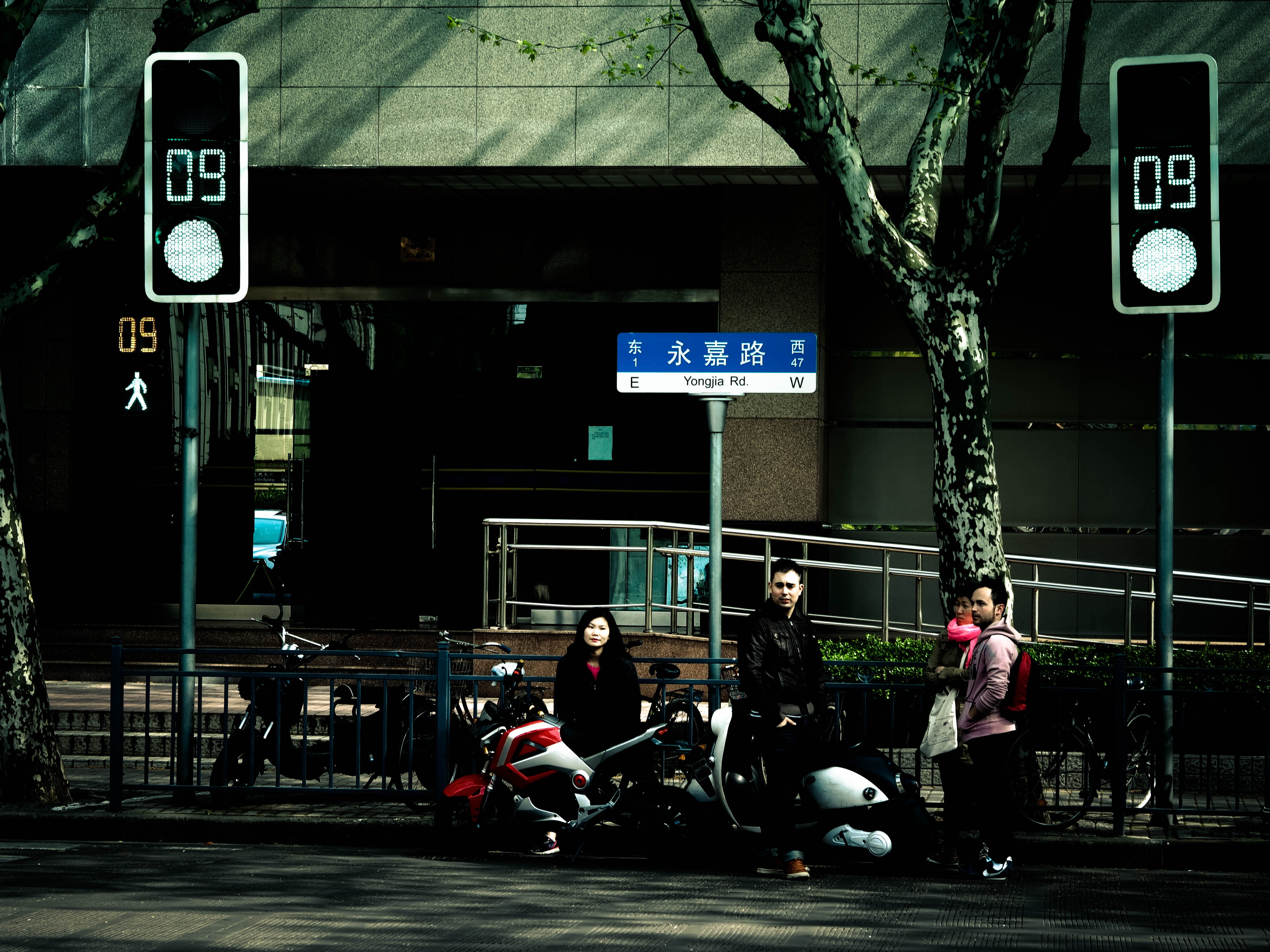 motor scooter, the traffic light, real people, road, night, leisure activity, men, architecture, scooter, 4K, china, PeopleS Republic Of China, street, HD Wallpaper
