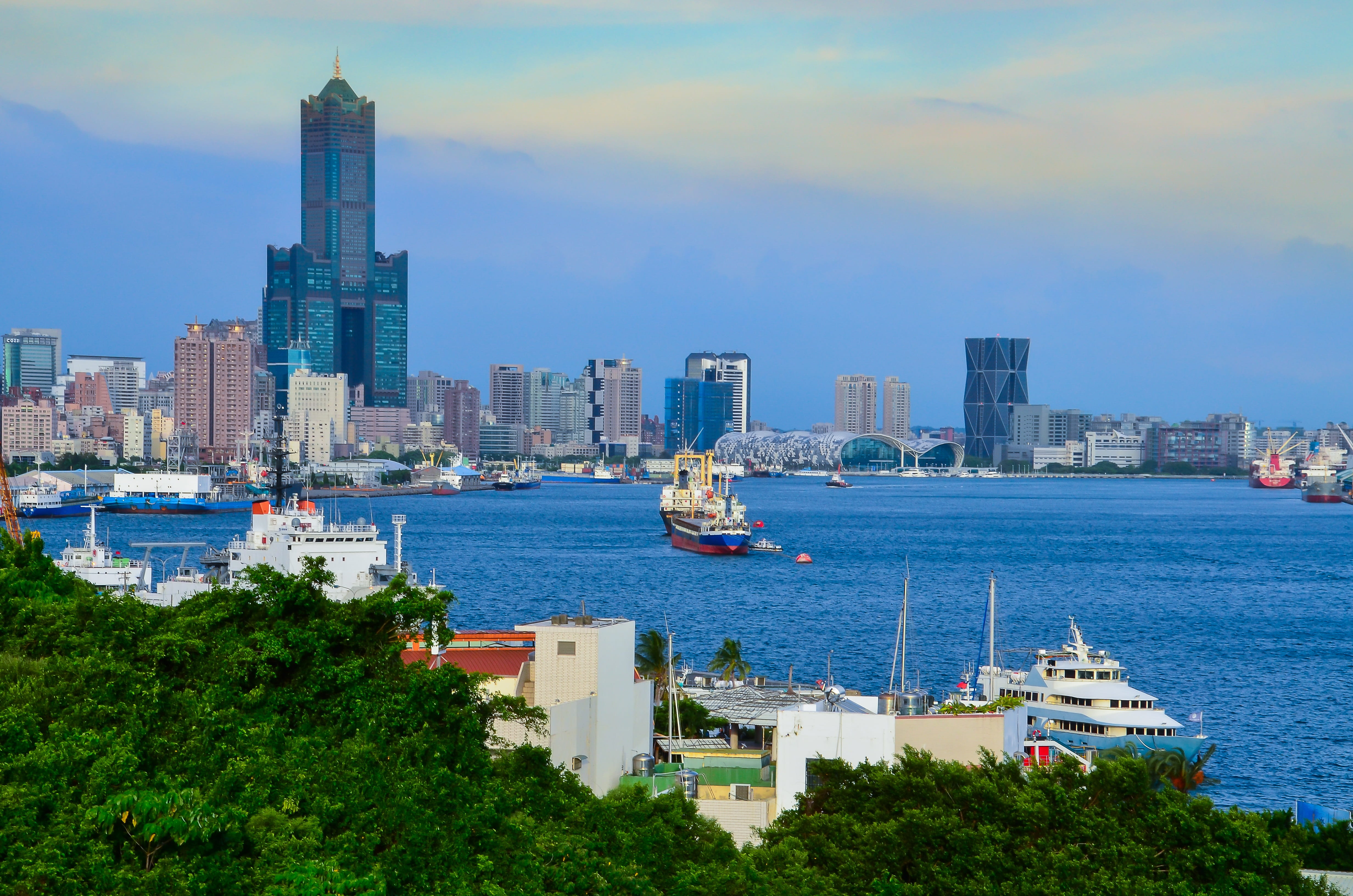 financial district, sea, Ferry Terminal, water, passenger craft, 85 building, nature, transportation, 4K, travel destinations, outdoors, yacht, plant, HD Wallpaper