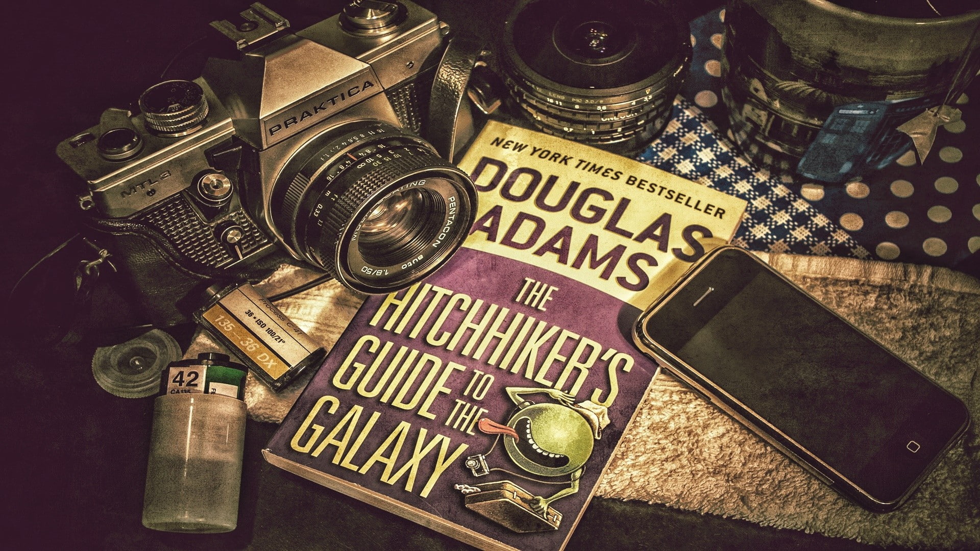 camera, Retro style, Douglas Adams, 3D desktop, technology, 1080P, journal, smartphone, HD Wallpaper