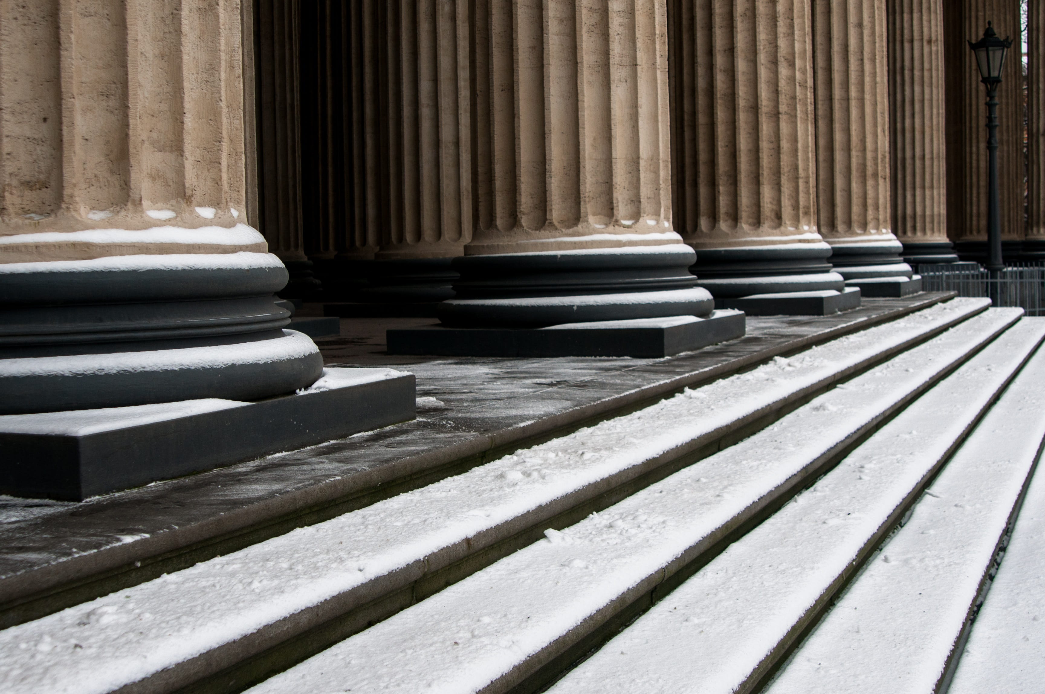 government, winter, justice - concept, no one, in a row, legal system, travel destinations, colonnade, 2K, built structure, russia, history, snow, building, HD Wallpaper