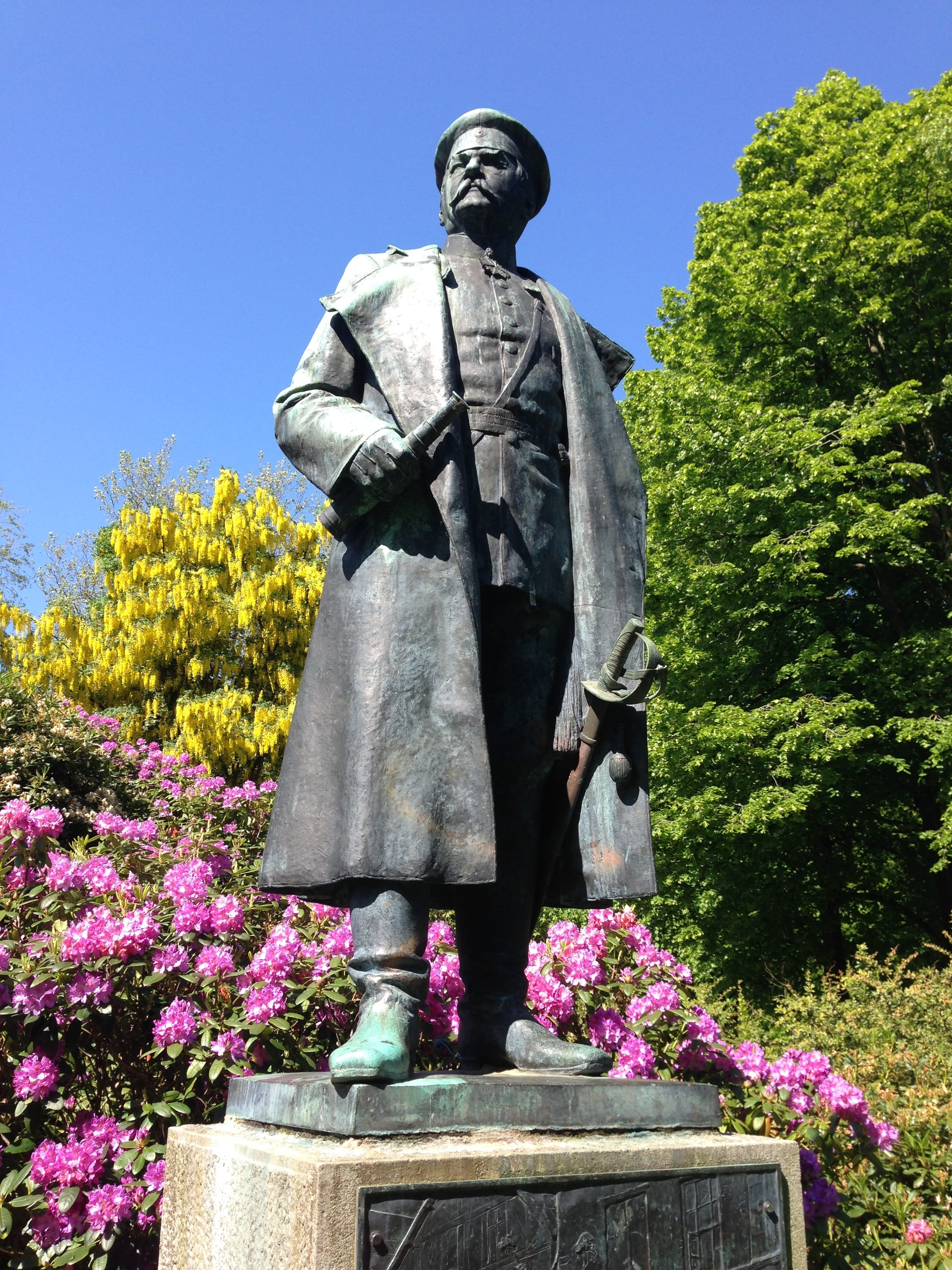 clear sky, architecture, general field marshal, Monument, plant, travel destinations, sky, human representation, low angle view, 1864, prussia, frederick of wrangel, Phone HD Wallpaper