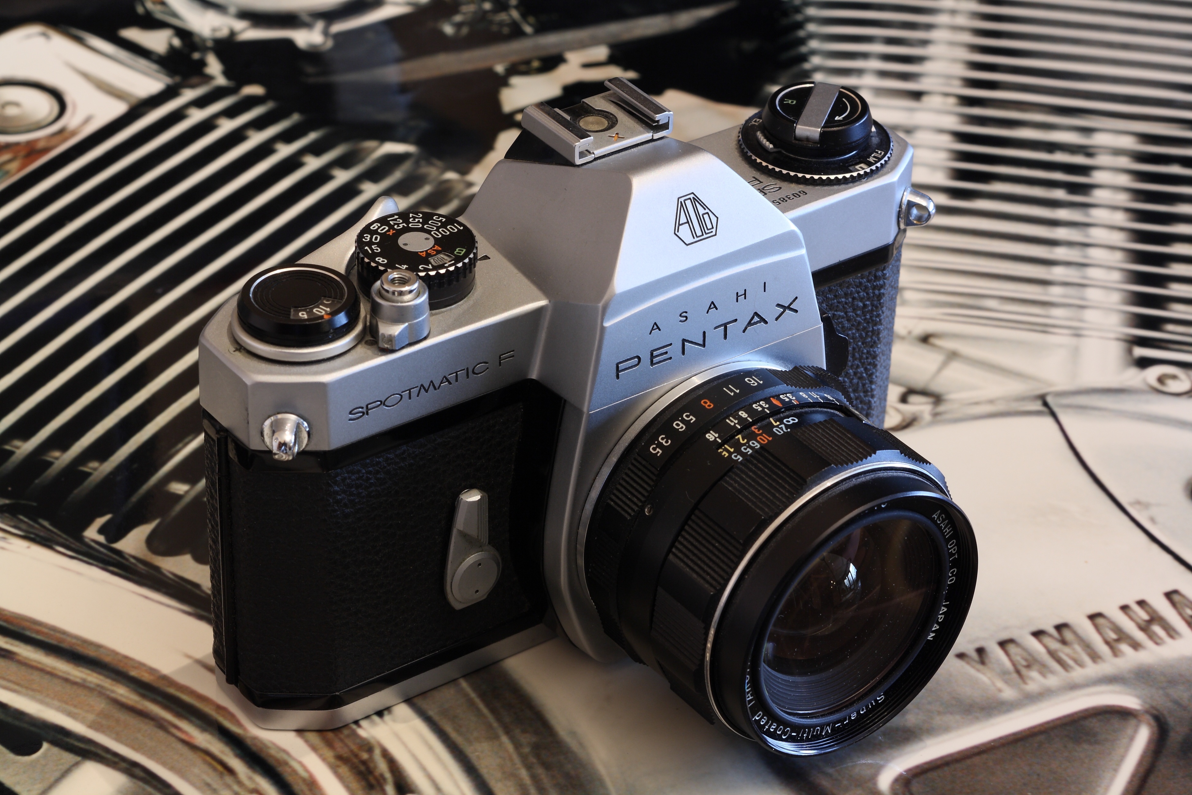spotmatic f, retro styled, table, sportmatic, number, indoors, antique, camera, 4K, text, digital camera, photography, slr camera, still life, high angle view, HD Wallpaper