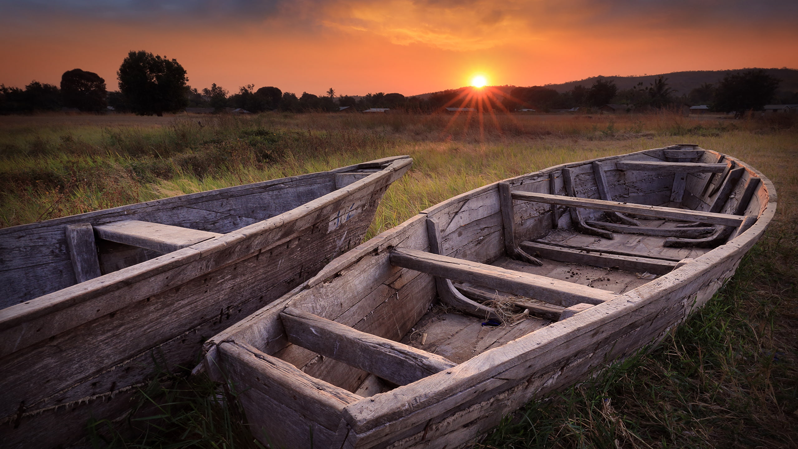 sunset, scenics - nature, sunlight, sky, abandoned, old, landscape, land, sun, grass, wood - material, field, tranquility, tree, tierra, outdoors, 2K, HD Wallpaper