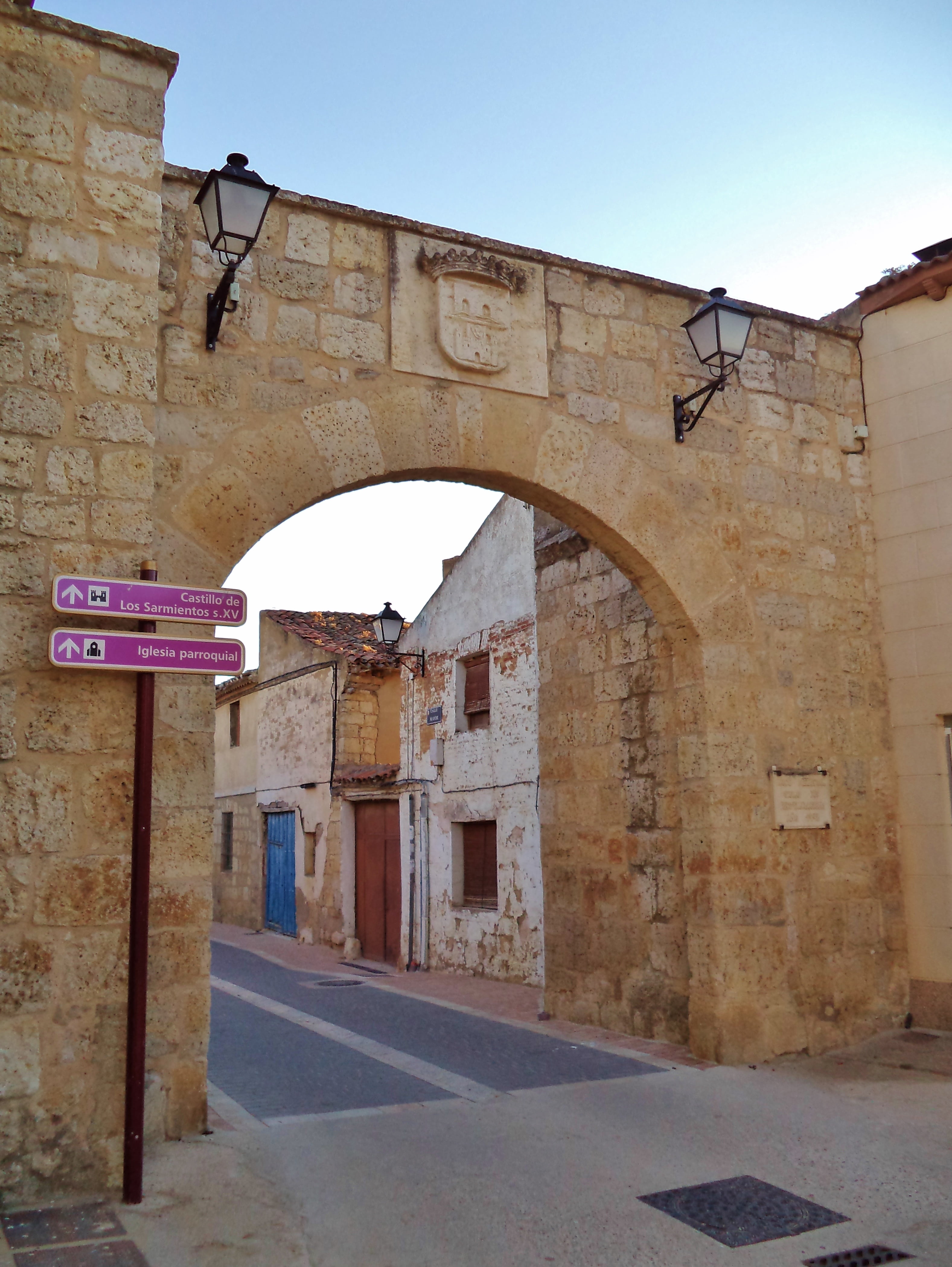 building, door, village, medieval bow, palencia, nature, street, sign, direction, spain, history, castilla y leon, day, the way forward, wall, valdepero fuentes, Phone HD Wallpaper