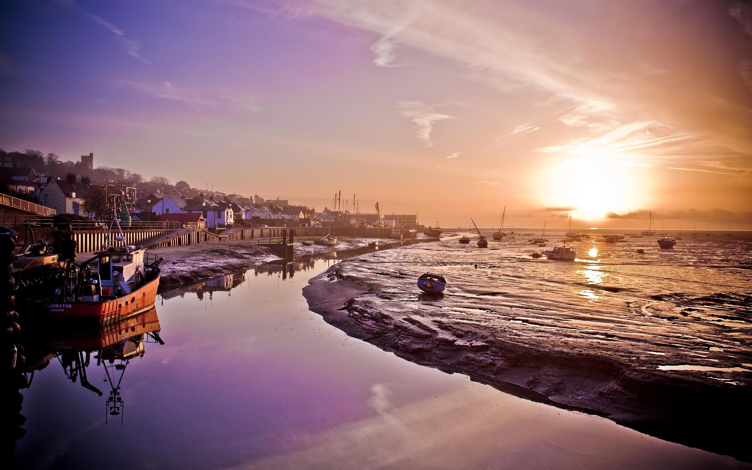 3d and abs, colors, 2K, sea, beautiful, tide, boats, leigh, beaches, village, serene, clouds, nature, sunrise, HD Wallpaper