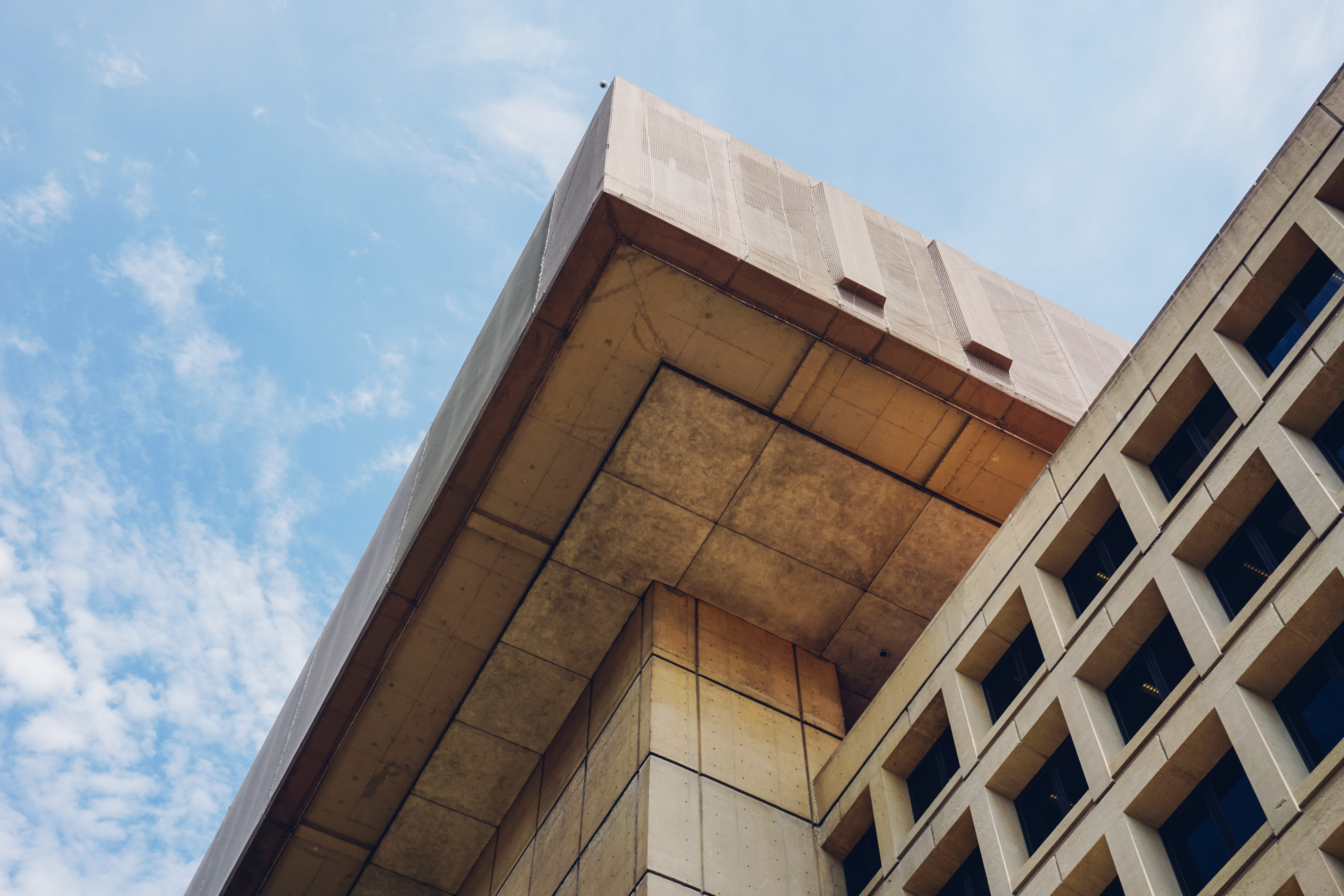 low angle view, sunlight, 5K, building exterior, cloud - sky, built structure, modern, united states, day, outdoors, architectural column, building, nature, HD Wallpaper