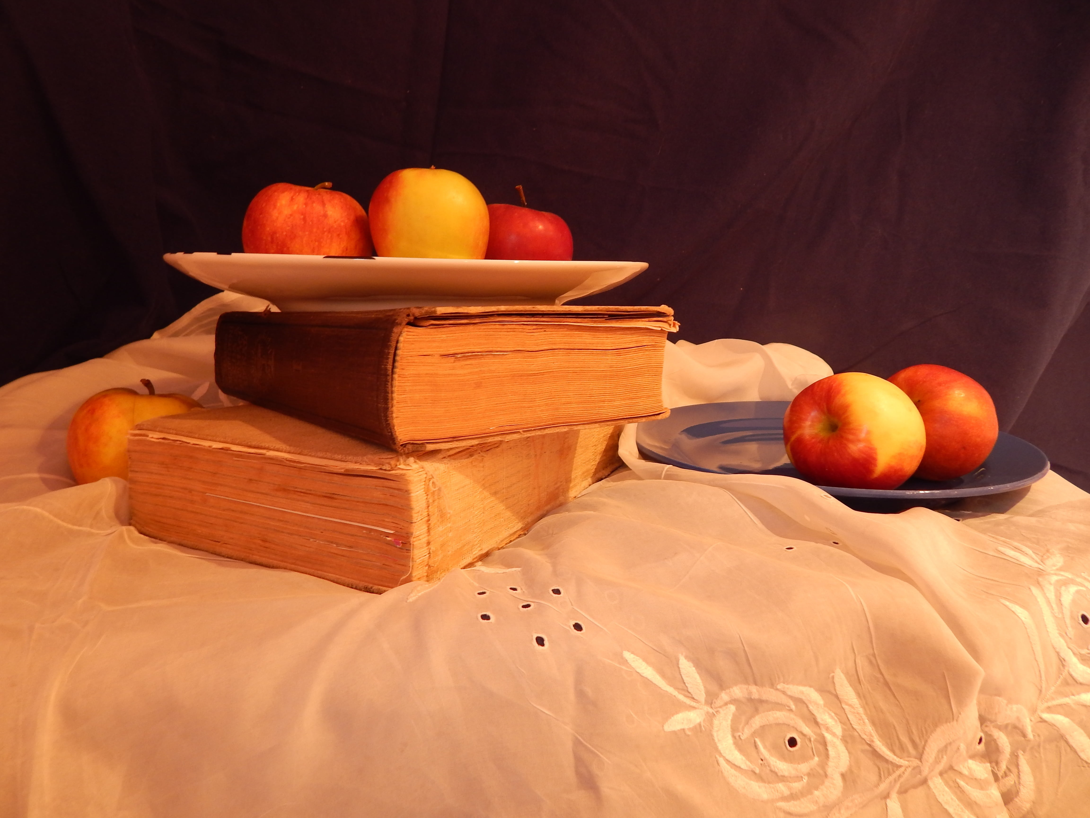 indoors, orange, still life, no people, container, books, apple - fruit, orange - fruit, the attempt, red, freshness, food and drink, table, citrus fruit, HD Wallpaper