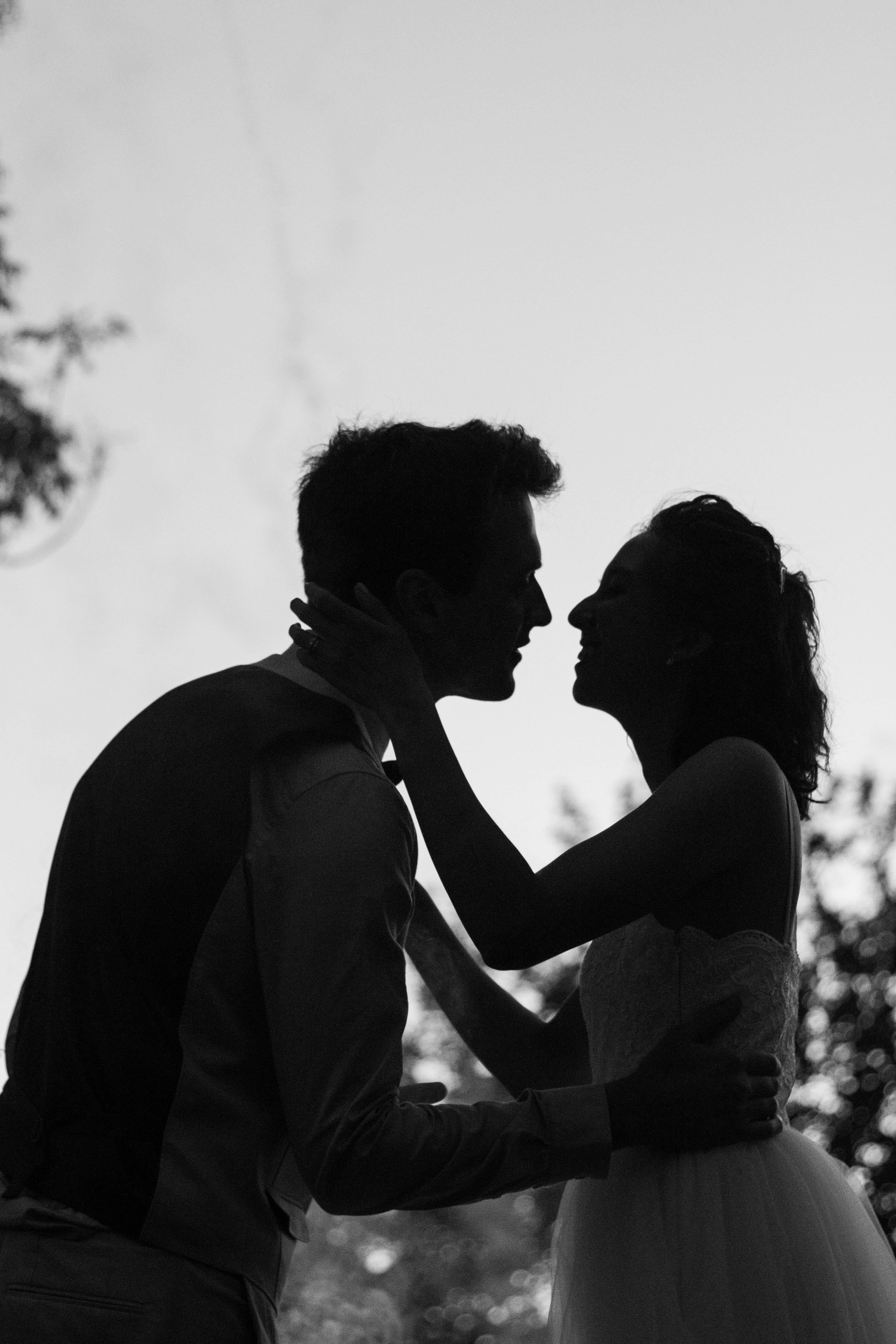 4K, men, romance, couple - relationship, silhouette, woman, man, togetherness, emotion, heterosexual couple, side view, women, lifestyles, two people, Phone HD Wallpaper