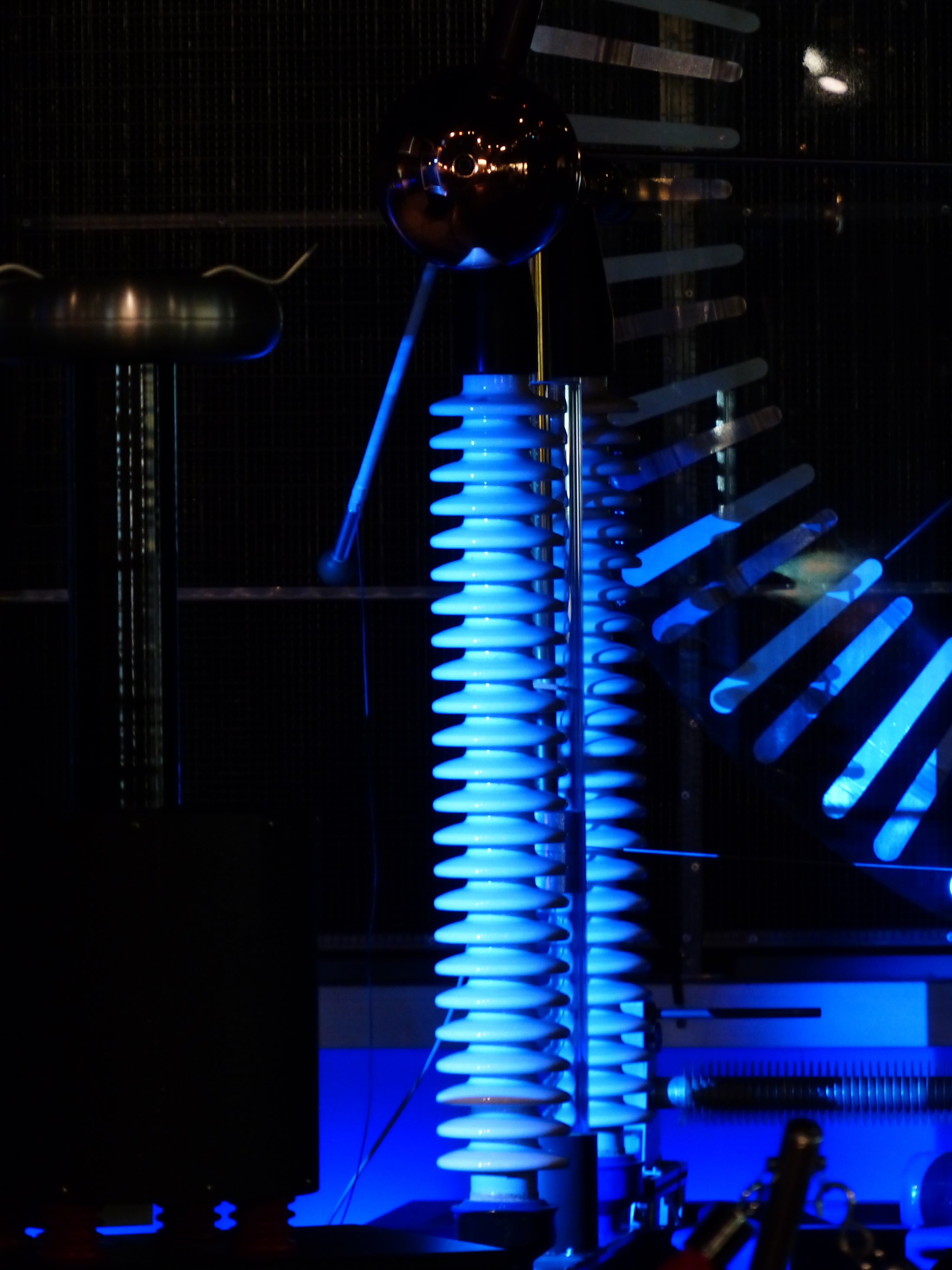 building exterior, museum of technology, blue, science, light - natural phenomenon, technology, experimental physics, museum, no people, light, night, nightlife, Phone HD Wallpaper