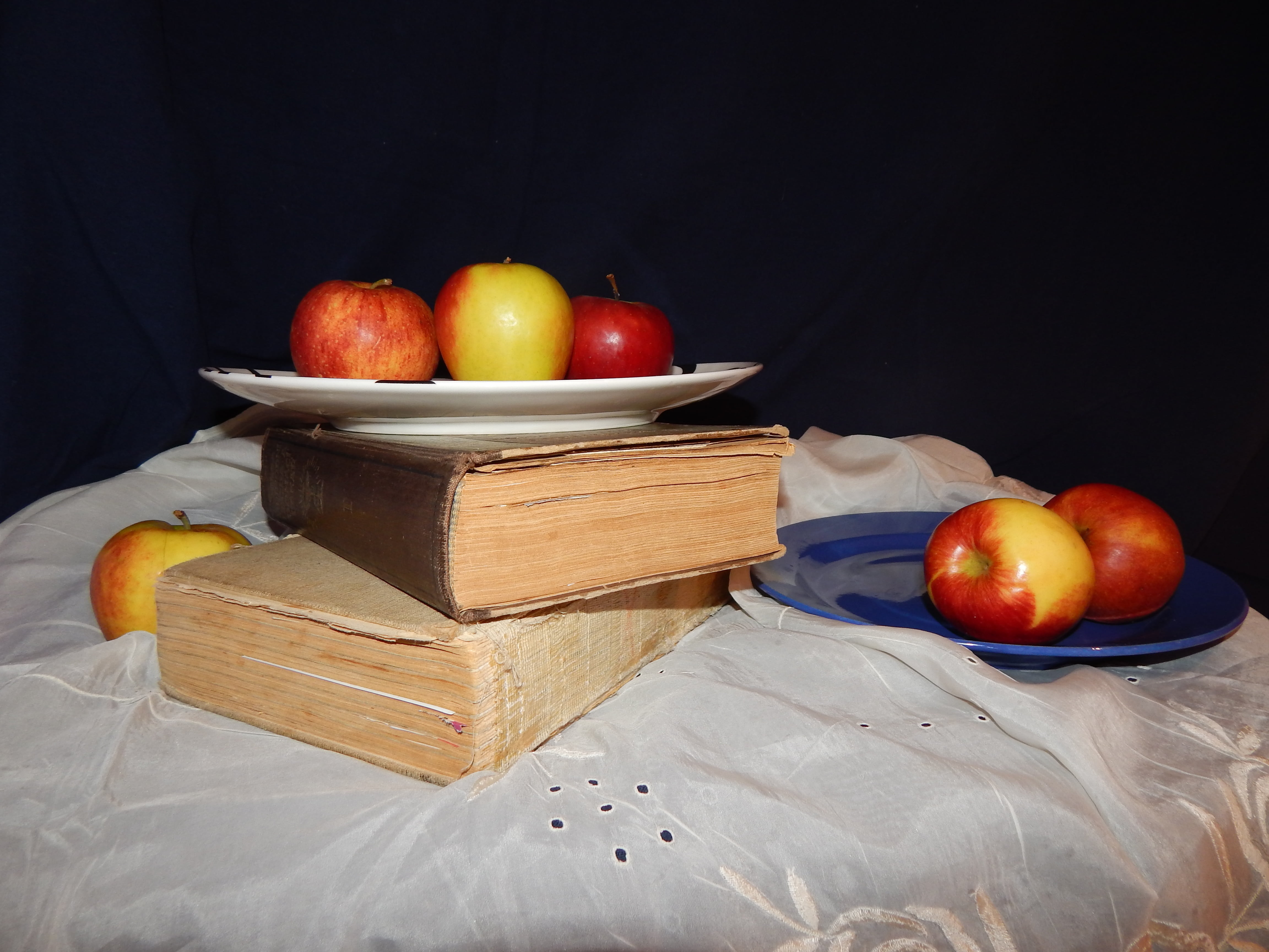 indoors, tomato, healthy eating, no people, black background, publication, vegetable, studio shot, container, still life, book, the attempt, food, cutting board, HD Wallpaper