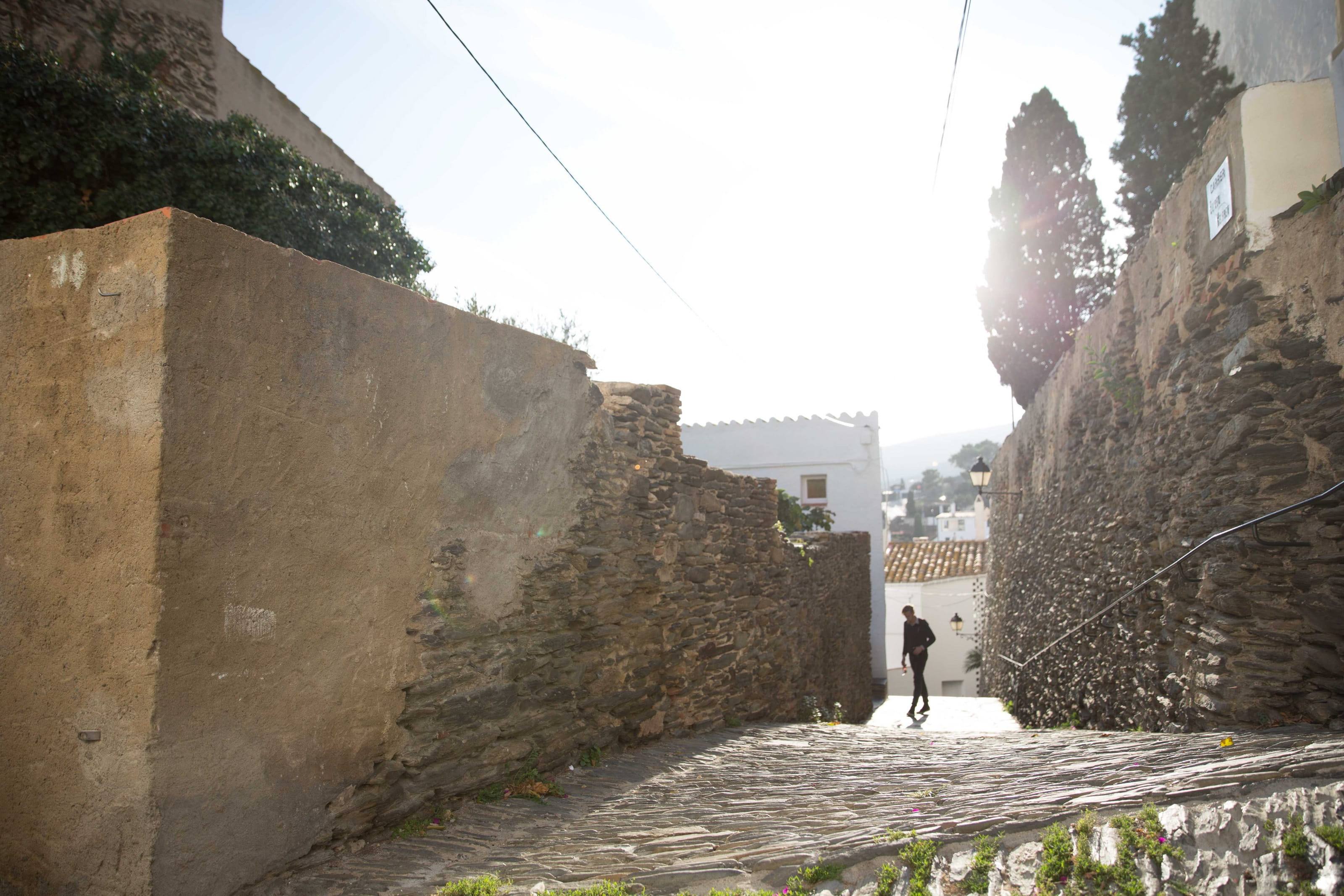 ancient, 2K, city, european, structure, sunlit, cobblestone, daylight, stone wall, town, full length, outdoors, incidental people, alley, building exterior, HD Wallpaper