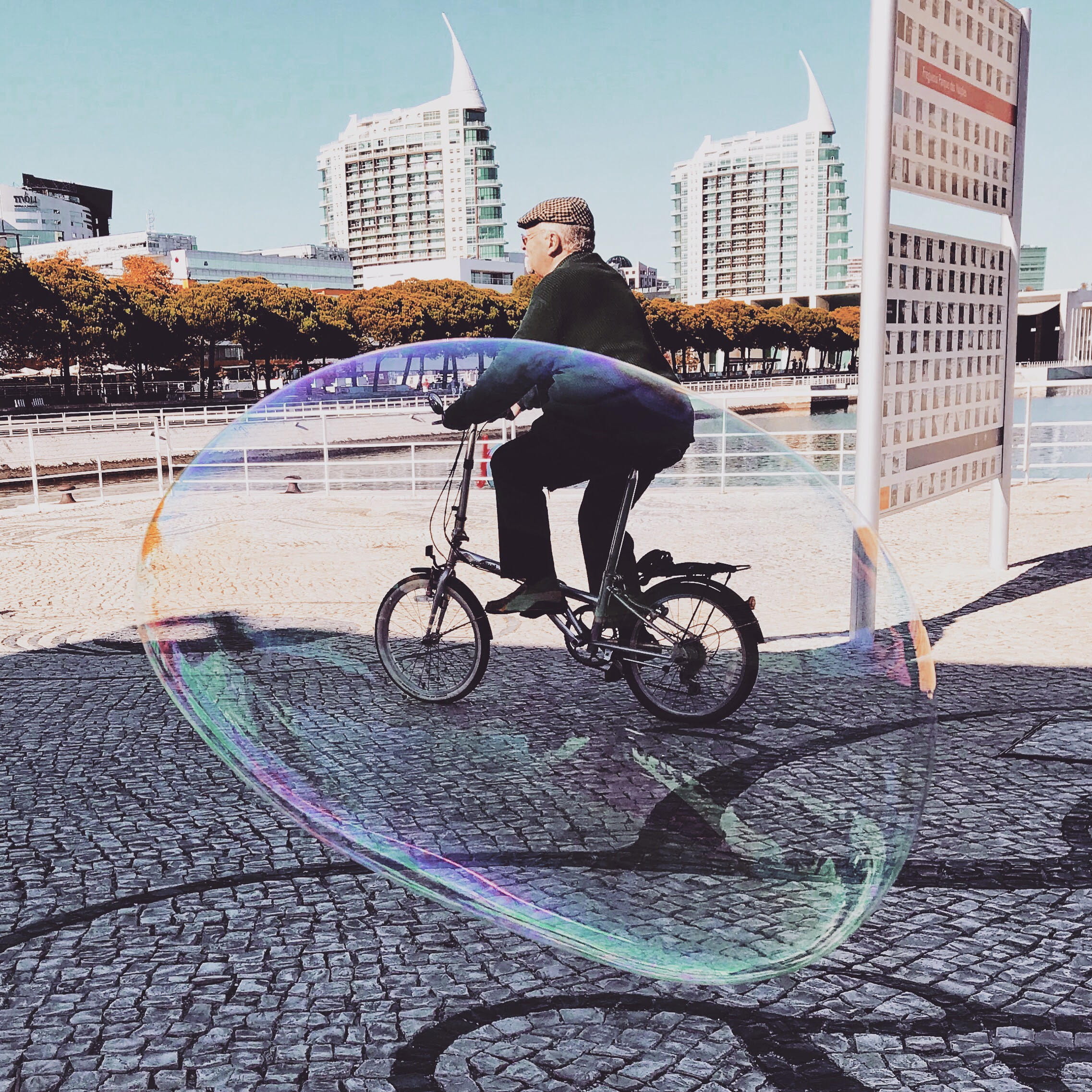 bike, city life, leisure activity, land vehicle, lisboa, full length, city, lifestyles, bicycle, office building exterior, soapbubble, building exterior, Phone HD Wallpaper