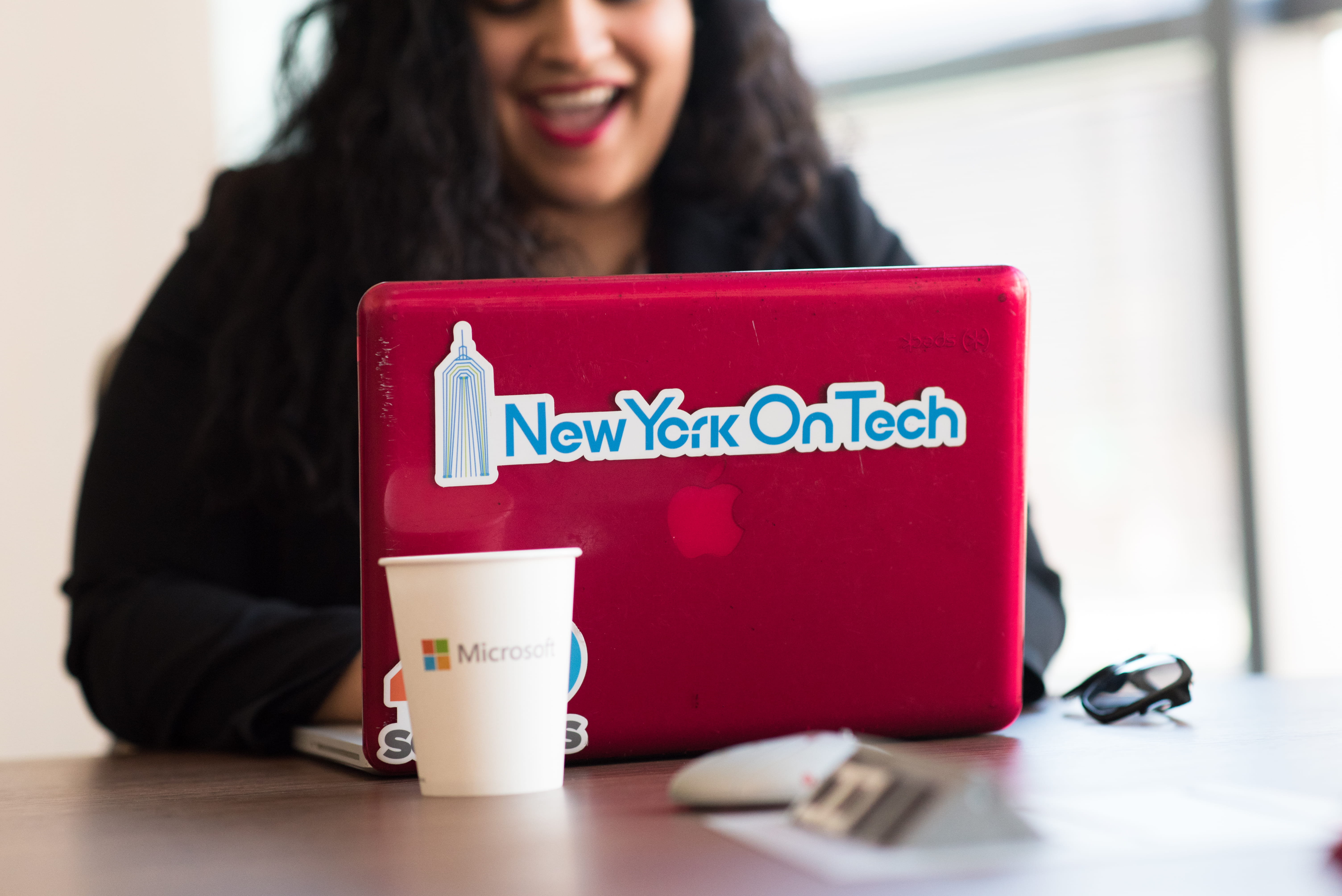 emotion, sit, young, remote work, indoors, women, coffee, typing, computer, hair, person, macbook, business, hairstyle, table, long hair, focus, office, HD Wallpaper
