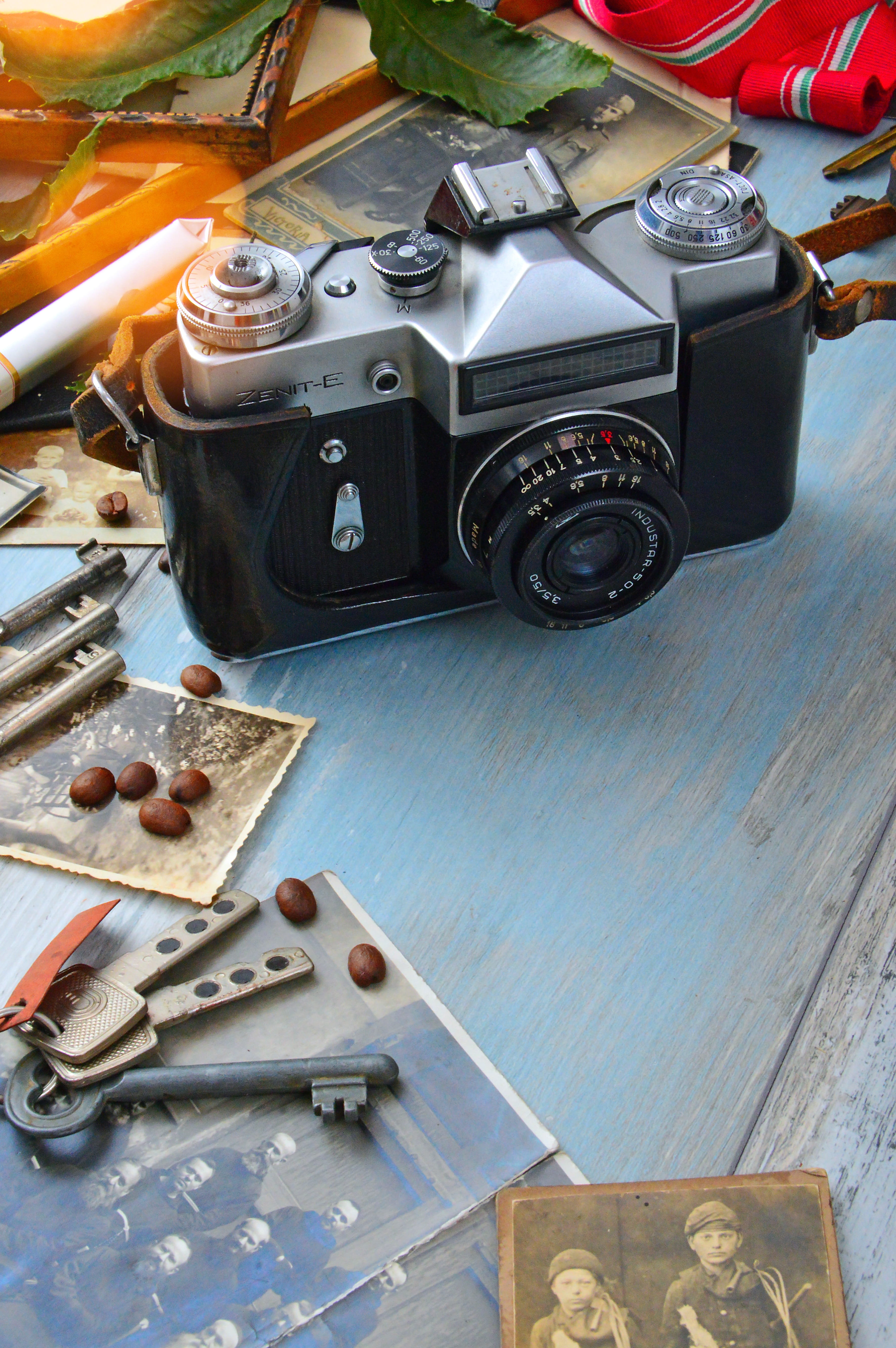indoors, large group of objects, 5K, old, no people, structure, vintage, work tool, wood - material, nostalgia, background, analog, camera - photographic equipment, Phone HD Wallpaper