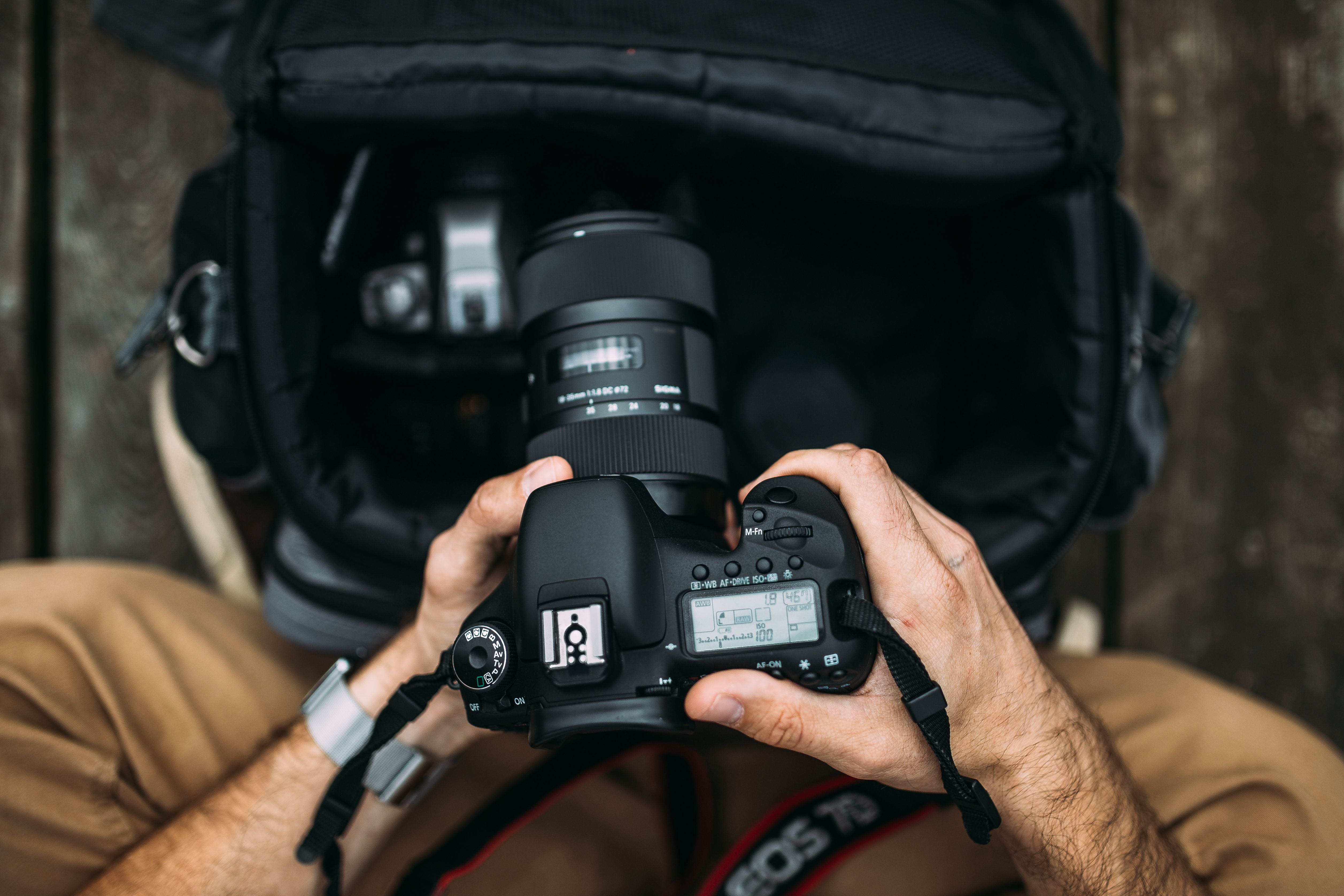 one person, occupation, 4K, holding, camera operator, young, dslr, male, photographing, men, photographic equipment, human hand, photography themes, hand, HD Wallpaper