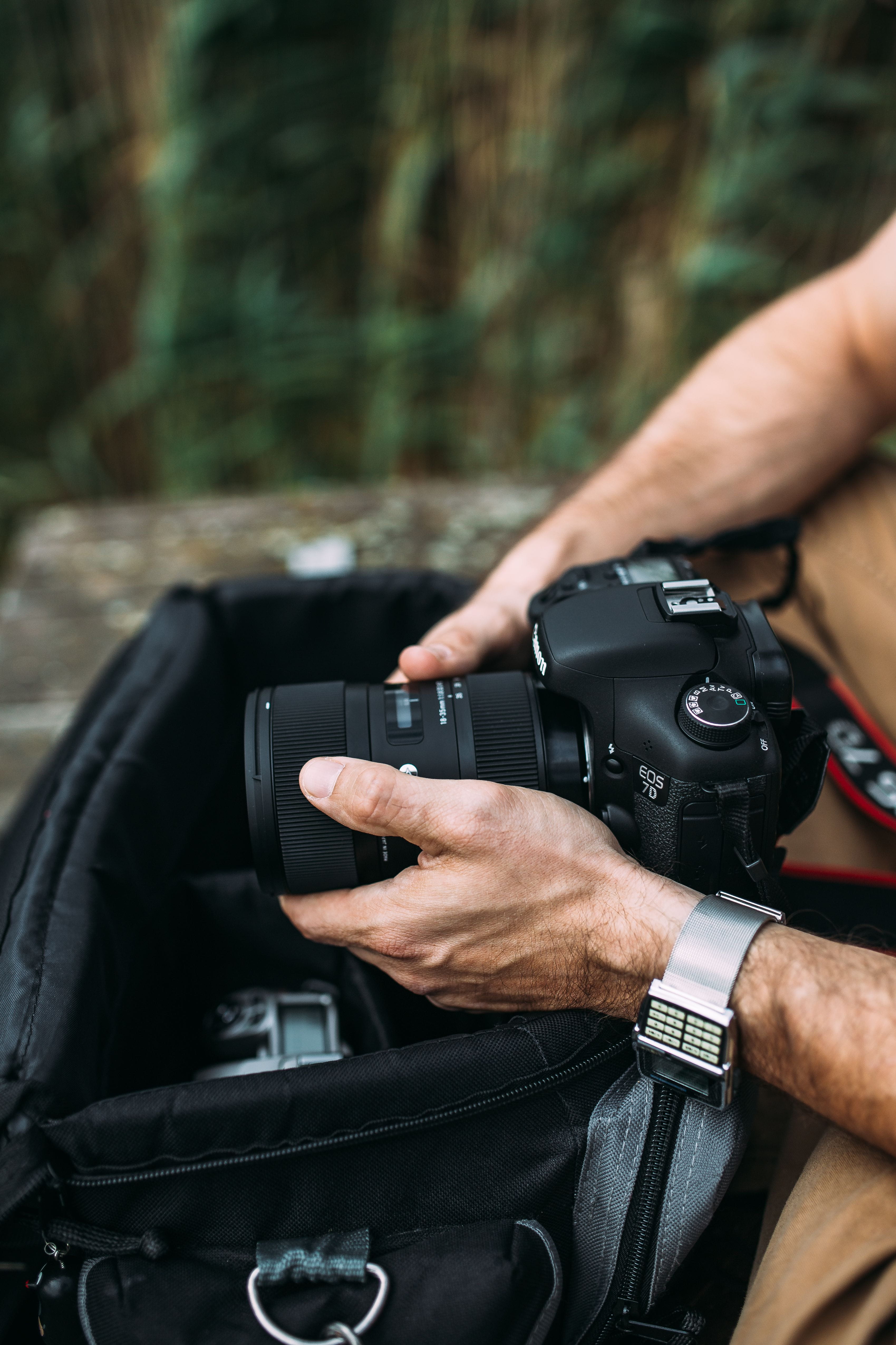 midsection, day, human body part, motor vehicle, real people, lifestyles, lens, focus on foreground, dslr, man, young, mode of transportation, photography themes, Phone HD Wallpaper