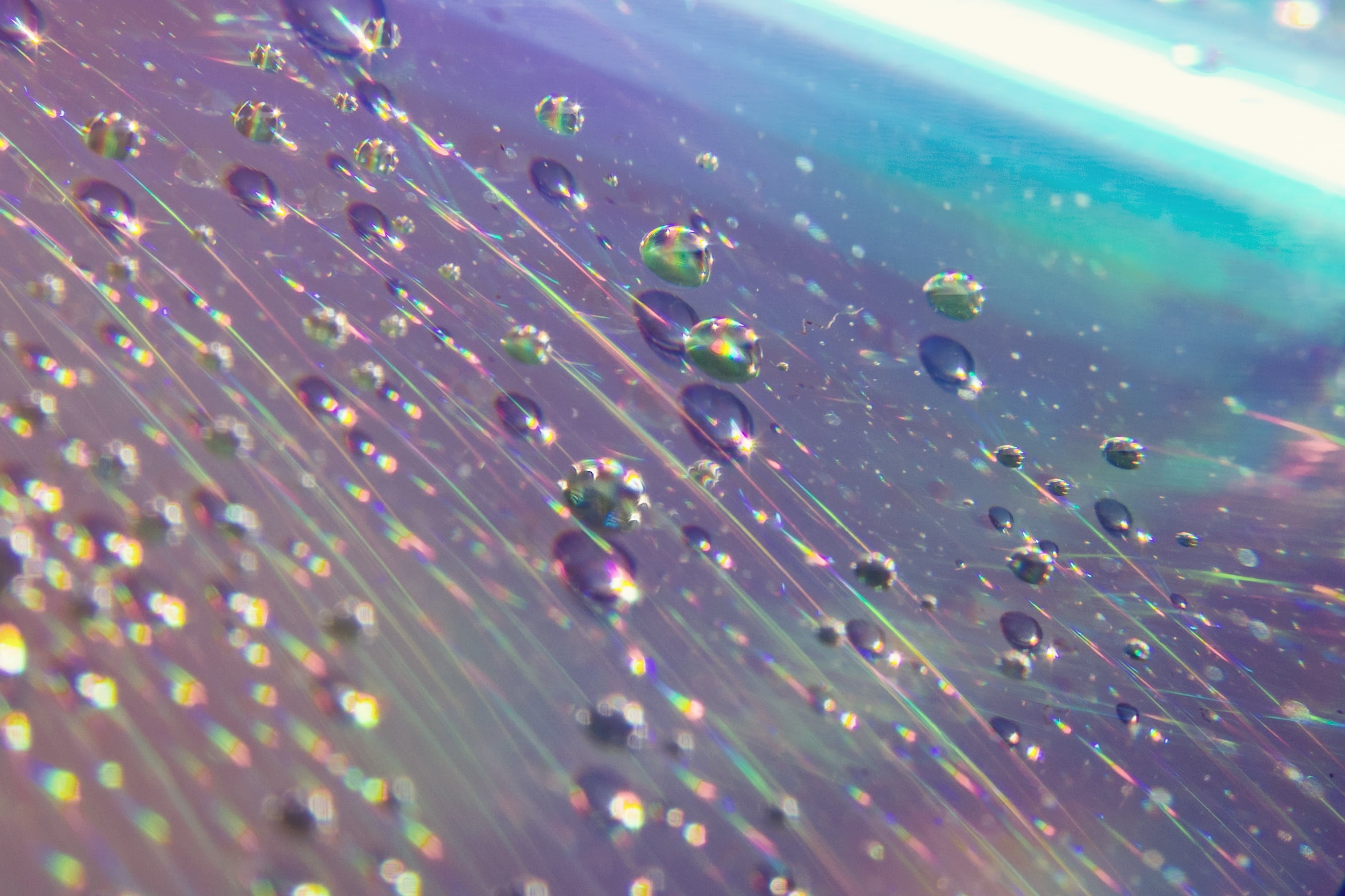 data medium, selective focus, mirroring, color, rainbow, drip, nature, sparkle, drop of water, backgrounds, shiny, close, abstract, lichtspiel, purity, HD Wallpaper