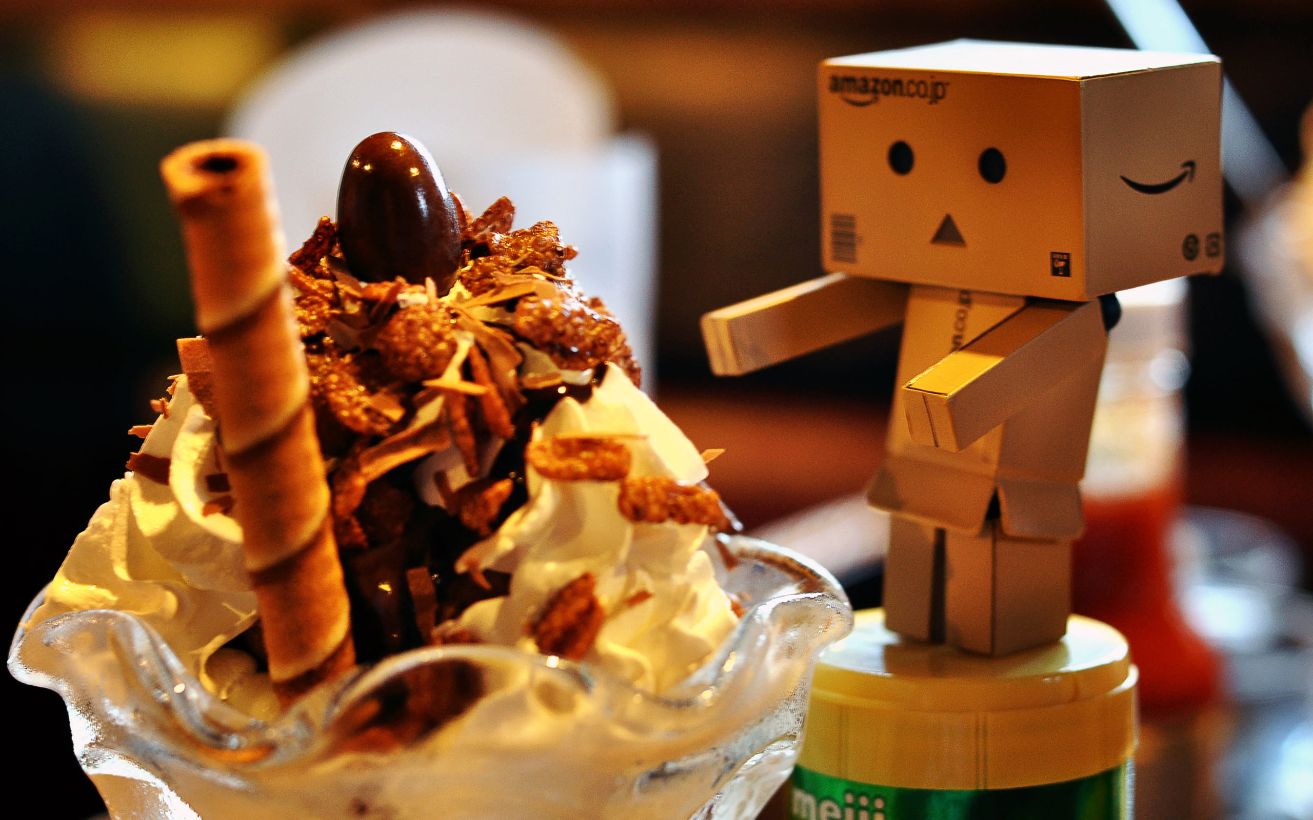 box - Container, indoors, celebration, focus on foreground, cake, close-up, food, danboard, indulgence, cardboard robot, sweet, gourmet, freshness, stack, HD Wallpaper