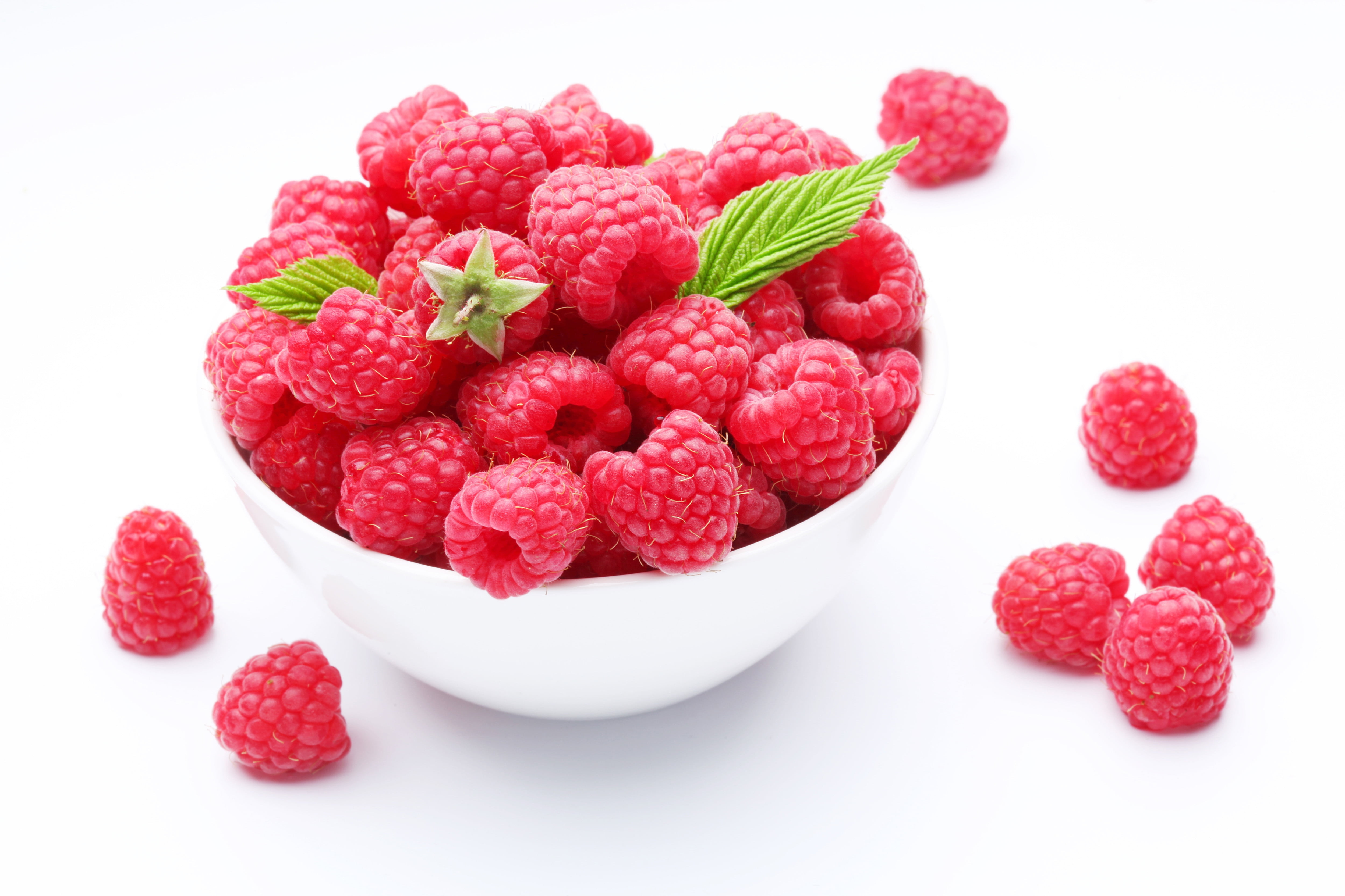 red, vitamin, berry Fruit, bowl, healthy Eating, sweet Food, food, food And Drink, breakfast, ceramic, dessert, snack, wellbeing, leaf, raw Food, close-up, HD Wallpaper