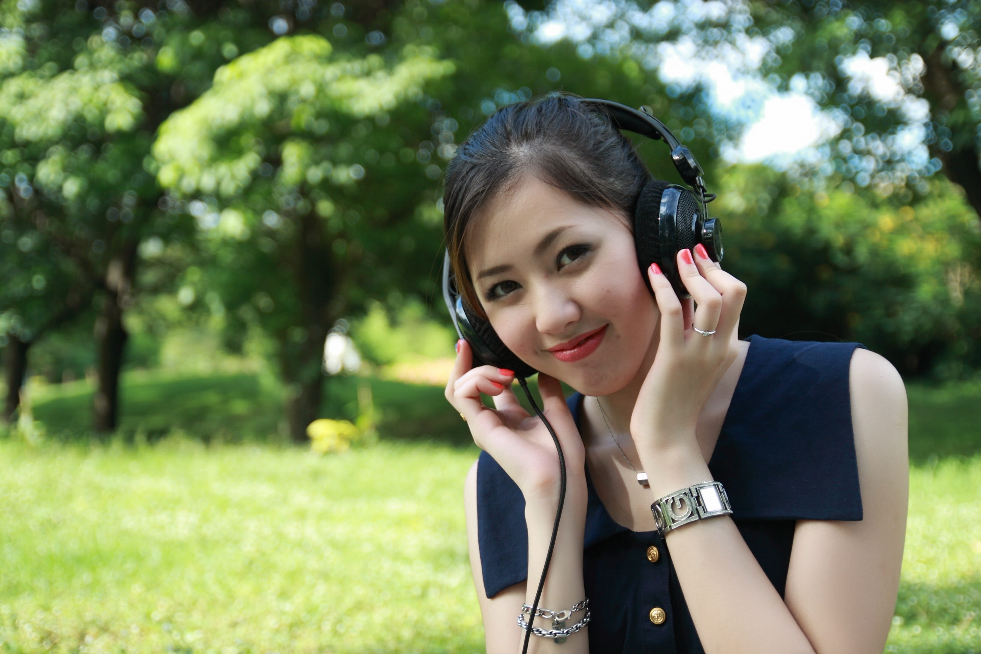 black, leisure activity, focus on foreground, sleeveless, unofficial, relax, adult, headphones, girl, to listen, music, using, teens, portrait, to relax, HD Wallpaper