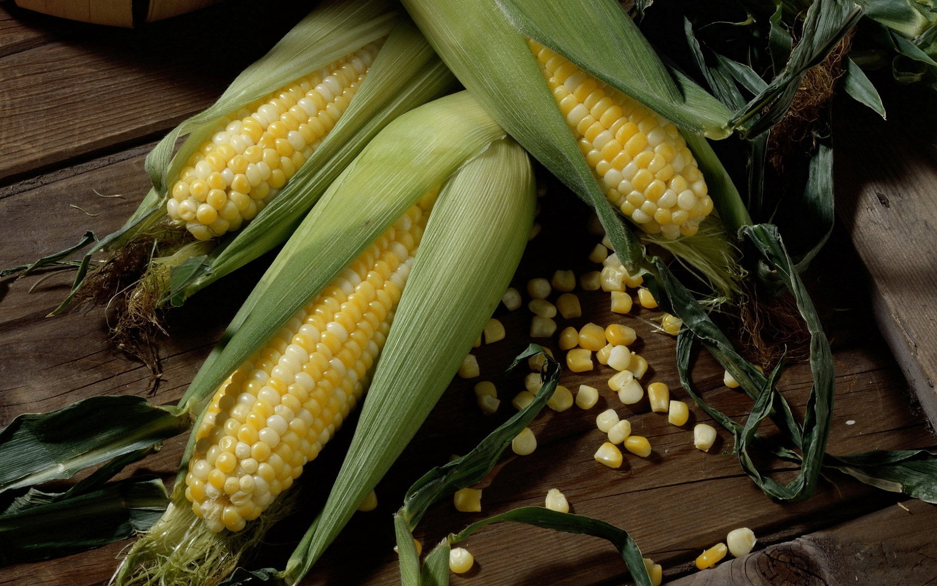 high angle view, wellbeing, sweetcorn, close-up, food and drink, indoors, husk, freshness, ripe, raw Food, rustic, table, summer, cereal plant, corn - Crop, HD Wallpaper