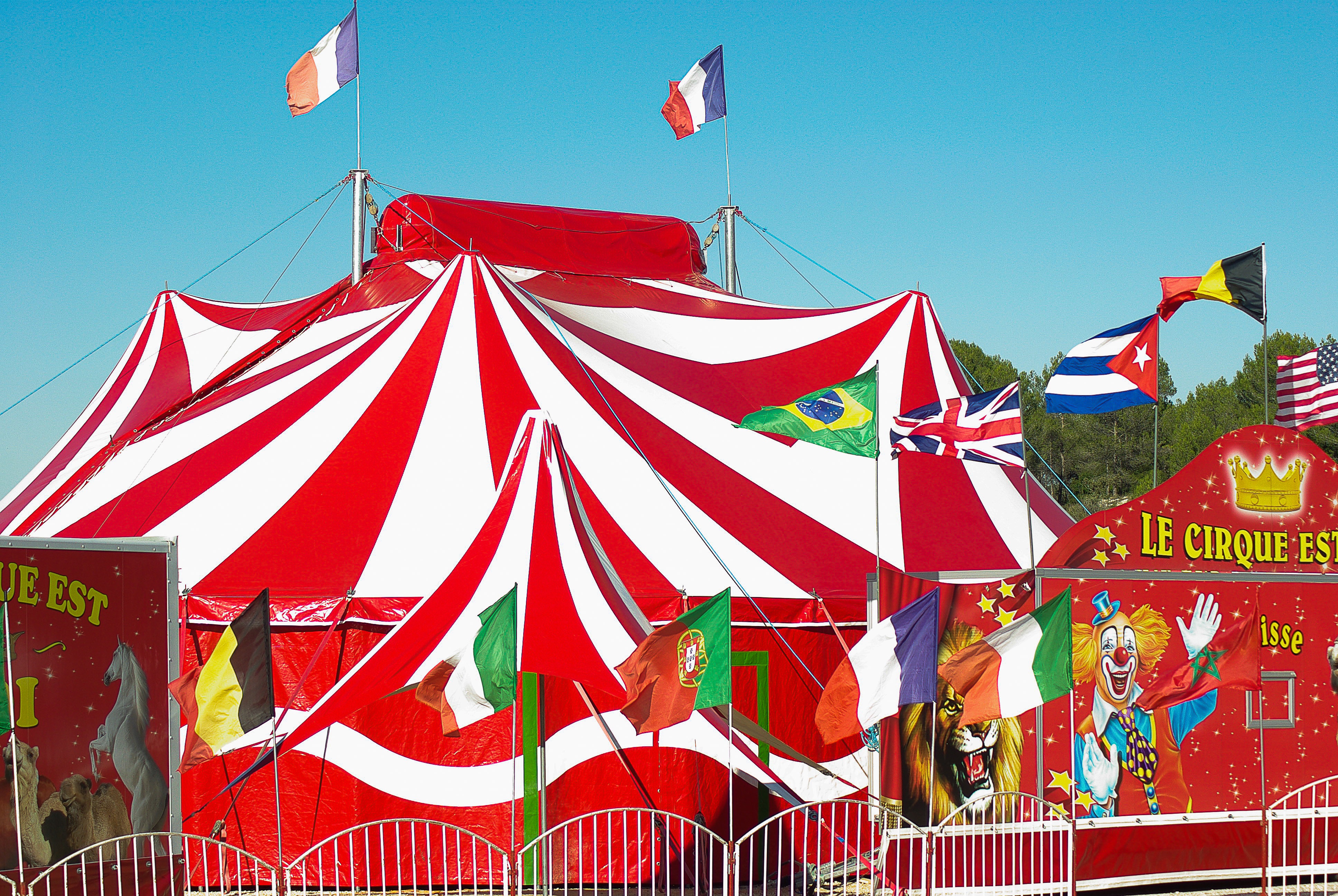patriotism, marquee, sky, white, circus tent, outdoors, sunlight, environment, 4K, wind, daytime, clown, no people, clear sky, architecture, nature, flag, HD Wallpaper