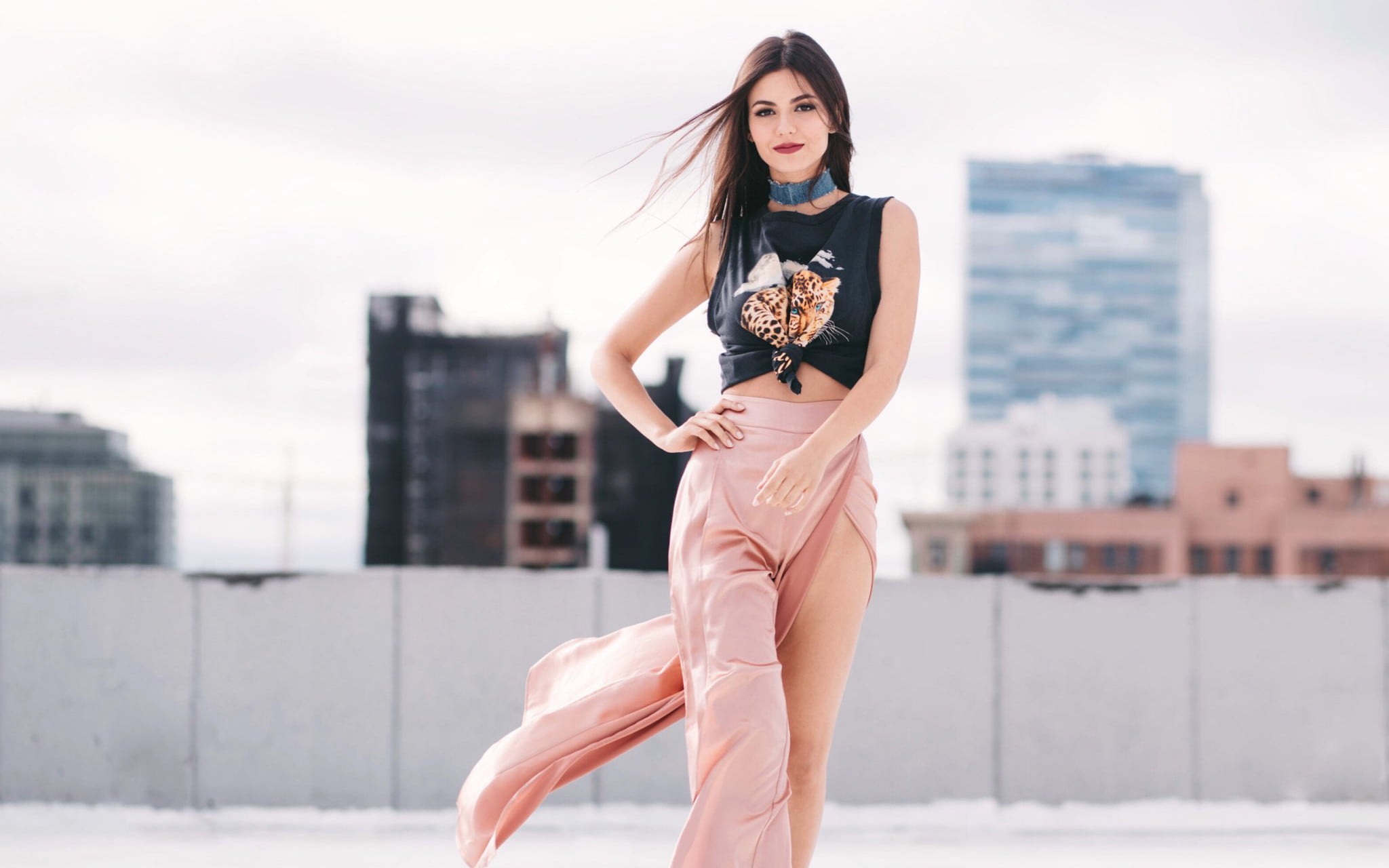 fashion, Victoria Justice, built structure, hairstyle, building exterior, looking at camera, city, beautiful woman, hands on hips, beauty, architecture, HD Wallpaper