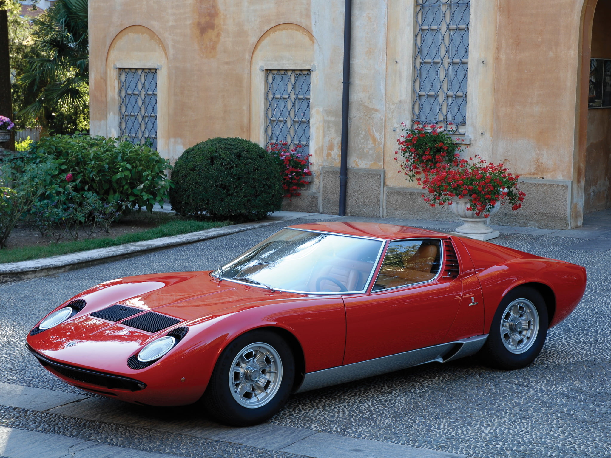 p400, arch, motor vehicle, tree, supercar, city, day, no people, land vehicle, car, luxury, lamborghini, plant, built structure, flower, nature, 1966, miura, HD Wallpaper