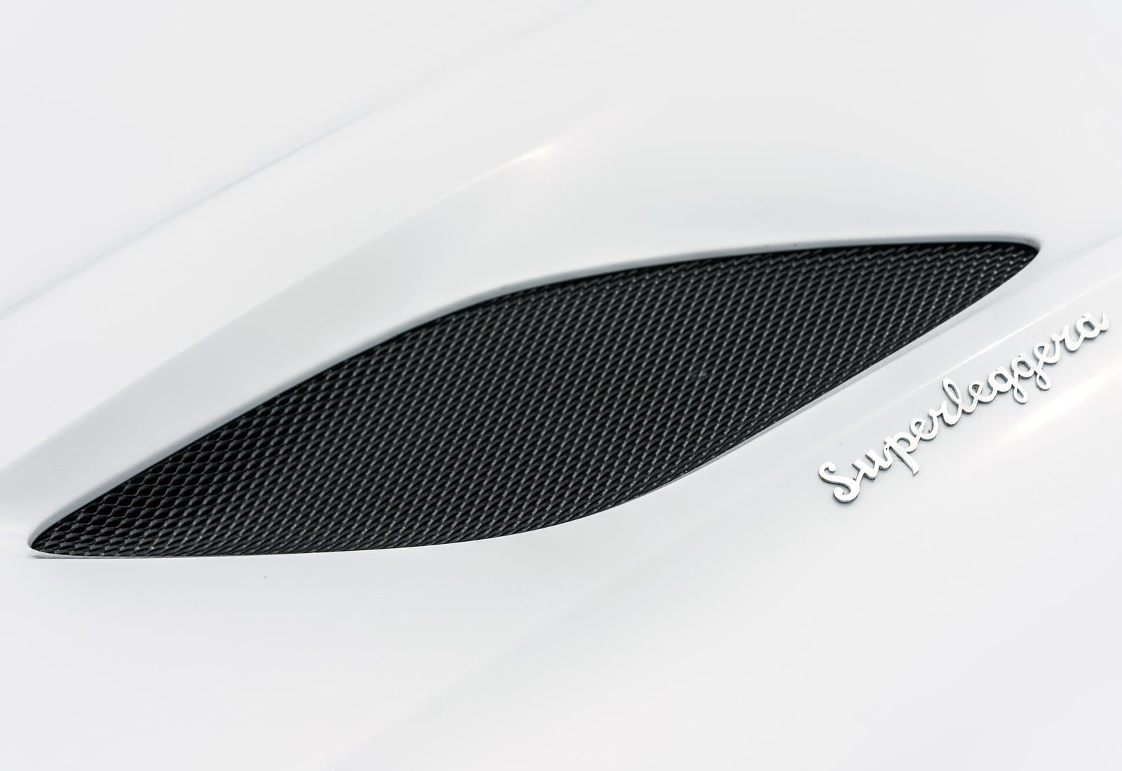 noise, technology, extreme close-up, equipment, close-up, superleggera, 720P, copy space, performance, martin, (2019), music, white background, connection, HD Wallpaper