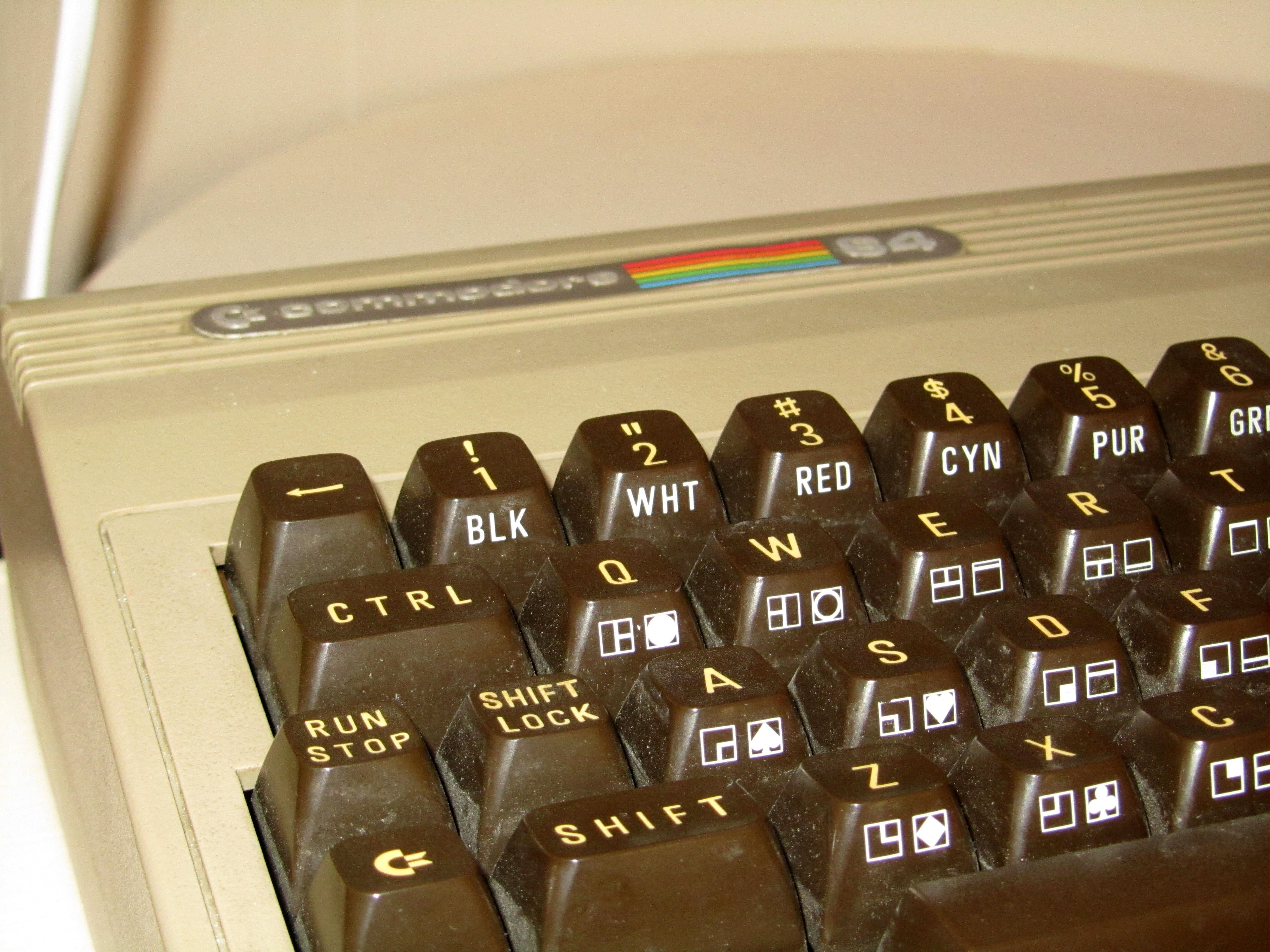 indoors, organization, computer equipment, commodore, connection, computer part, computer key, no people, c 64, 4K, close-up, education, western script, HD Wallpaper