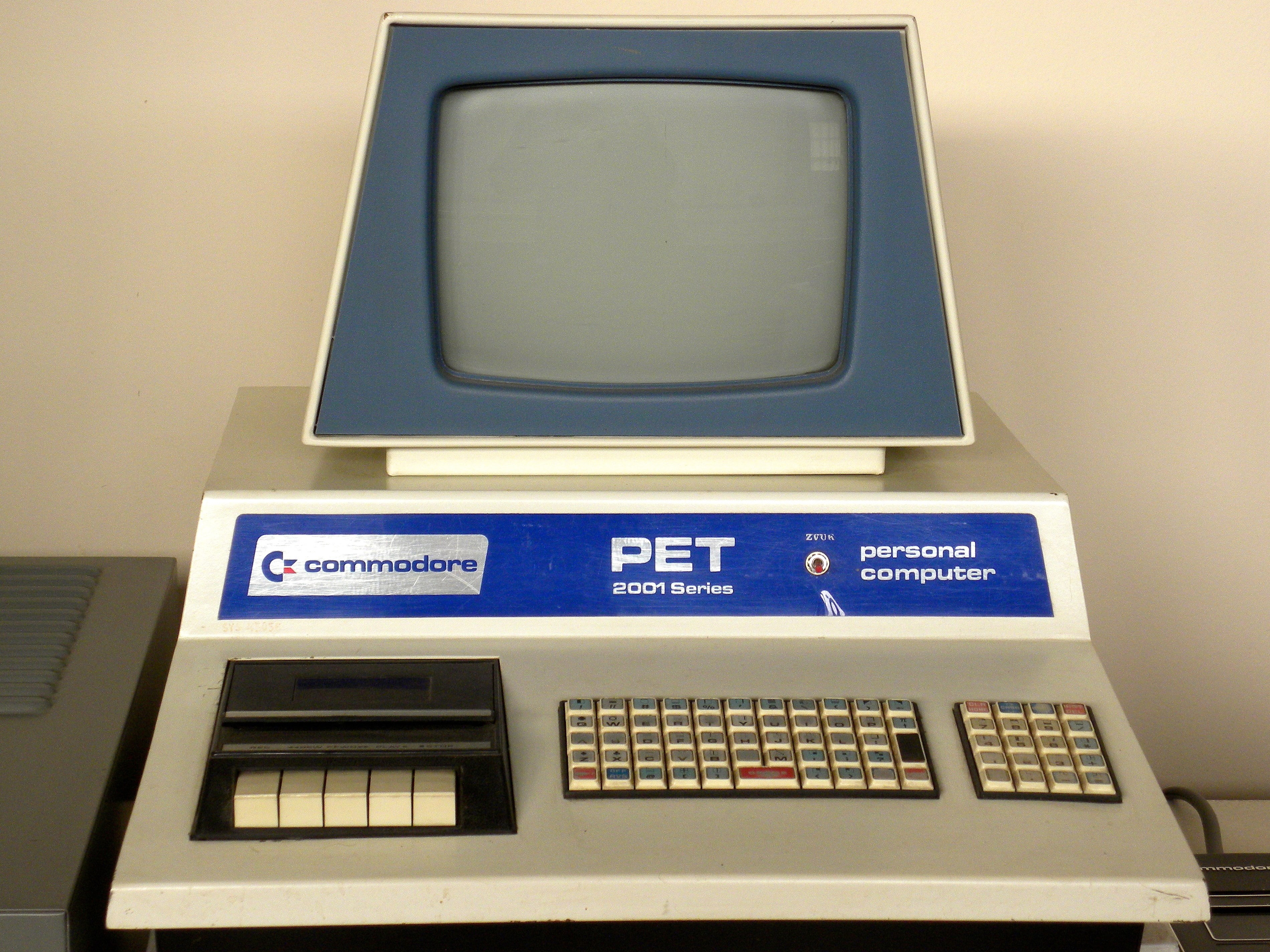 close-up, arts culture and entertainment, consumerism, western script, 2K, communication, indoors, convenience, device screen, finance, commodore pet 2001, HD Wallpaper